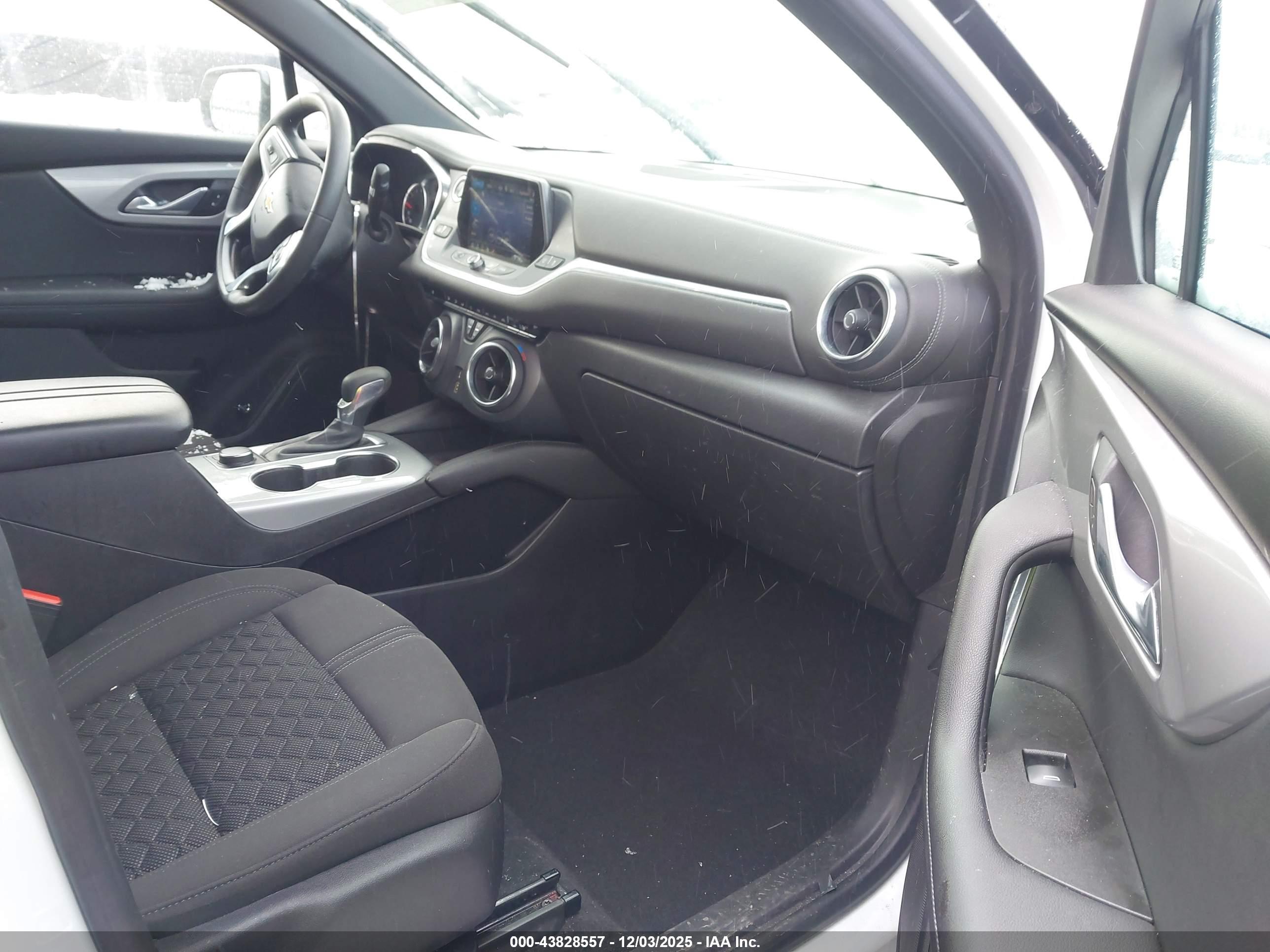 CHEVROLET BLAZER image 5