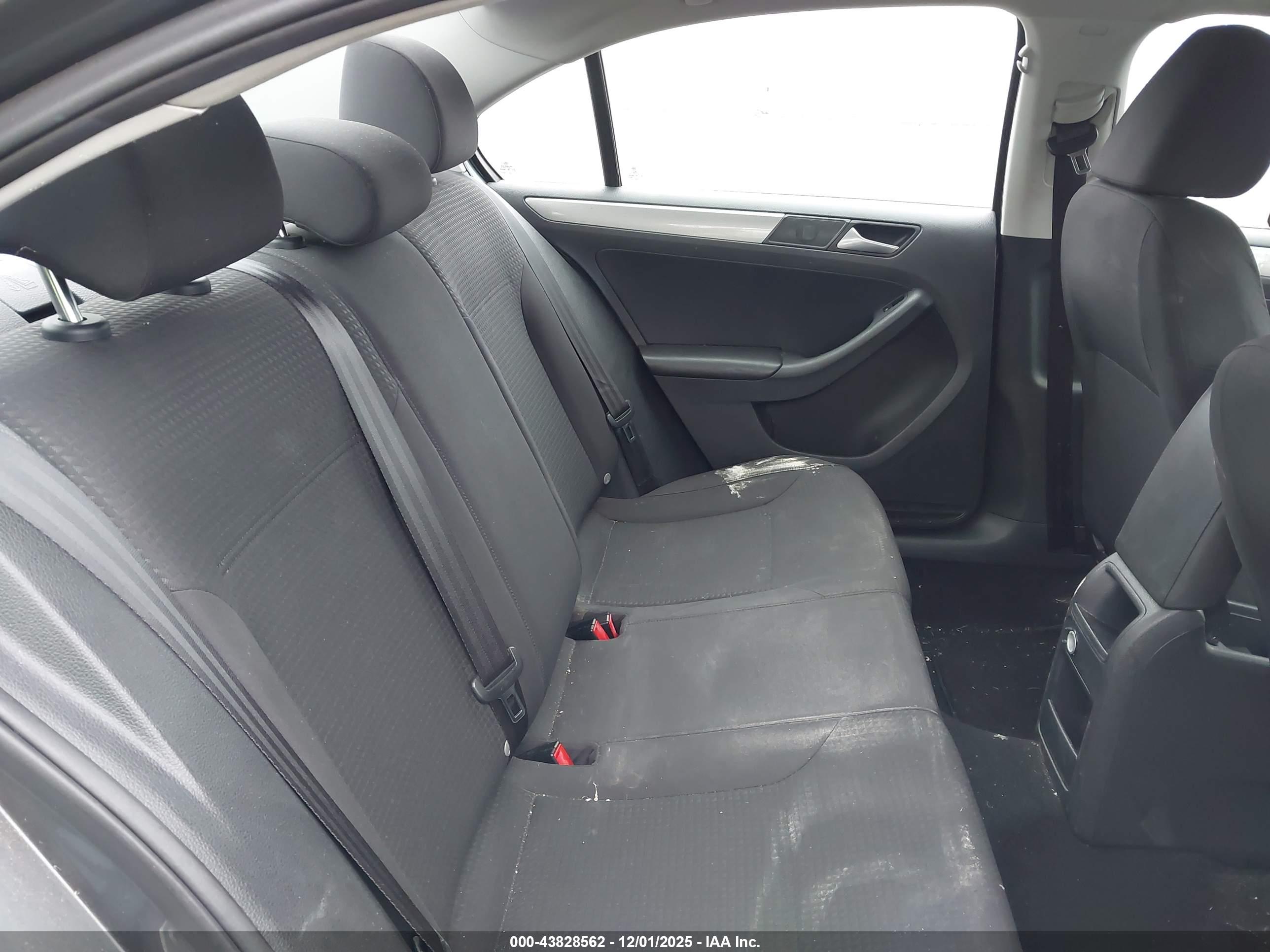 VOLKSWAGEN JETTA image 8