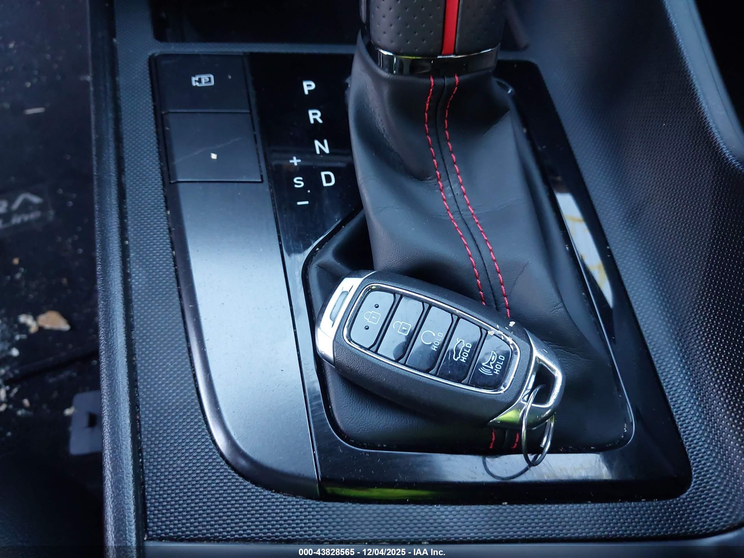 HYUNDAI ELANTRA image 11