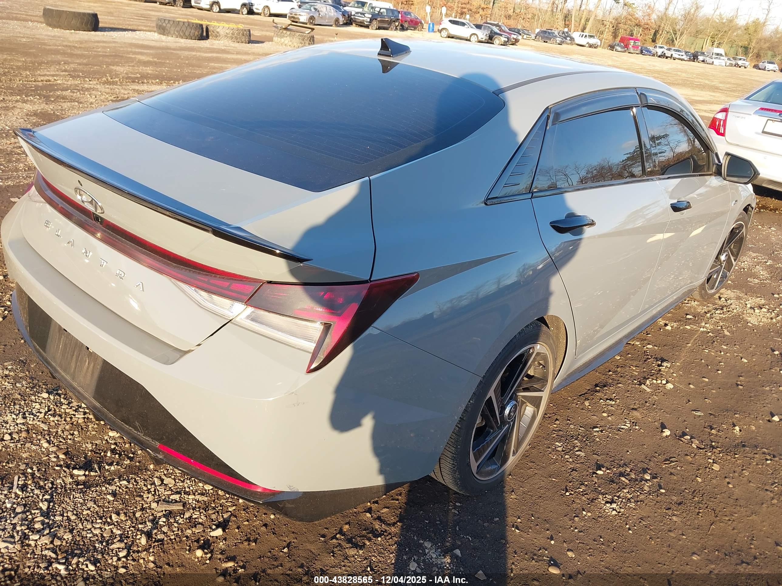 HYUNDAI ELANTRA image 4