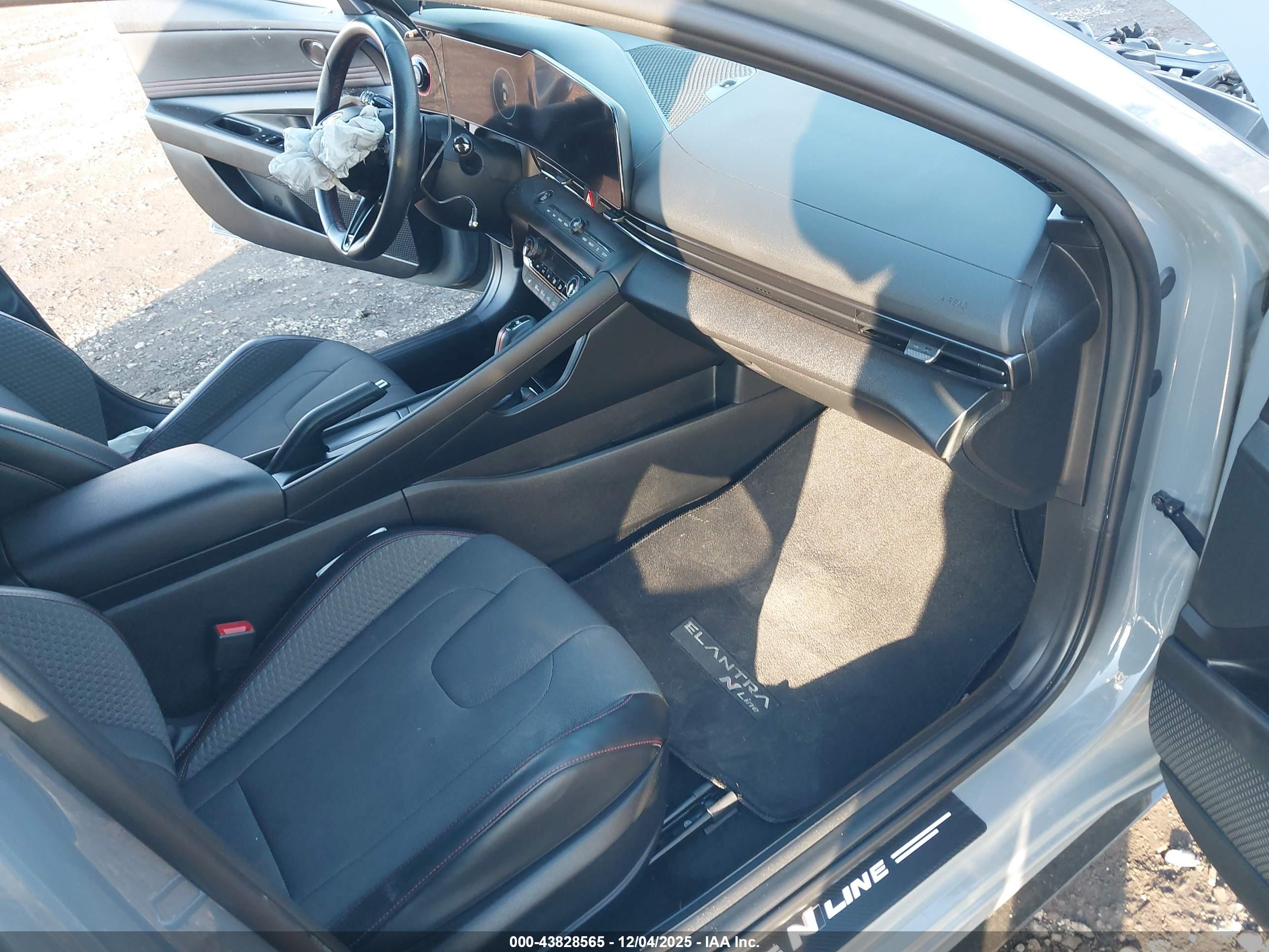 HYUNDAI ELANTRA image 5