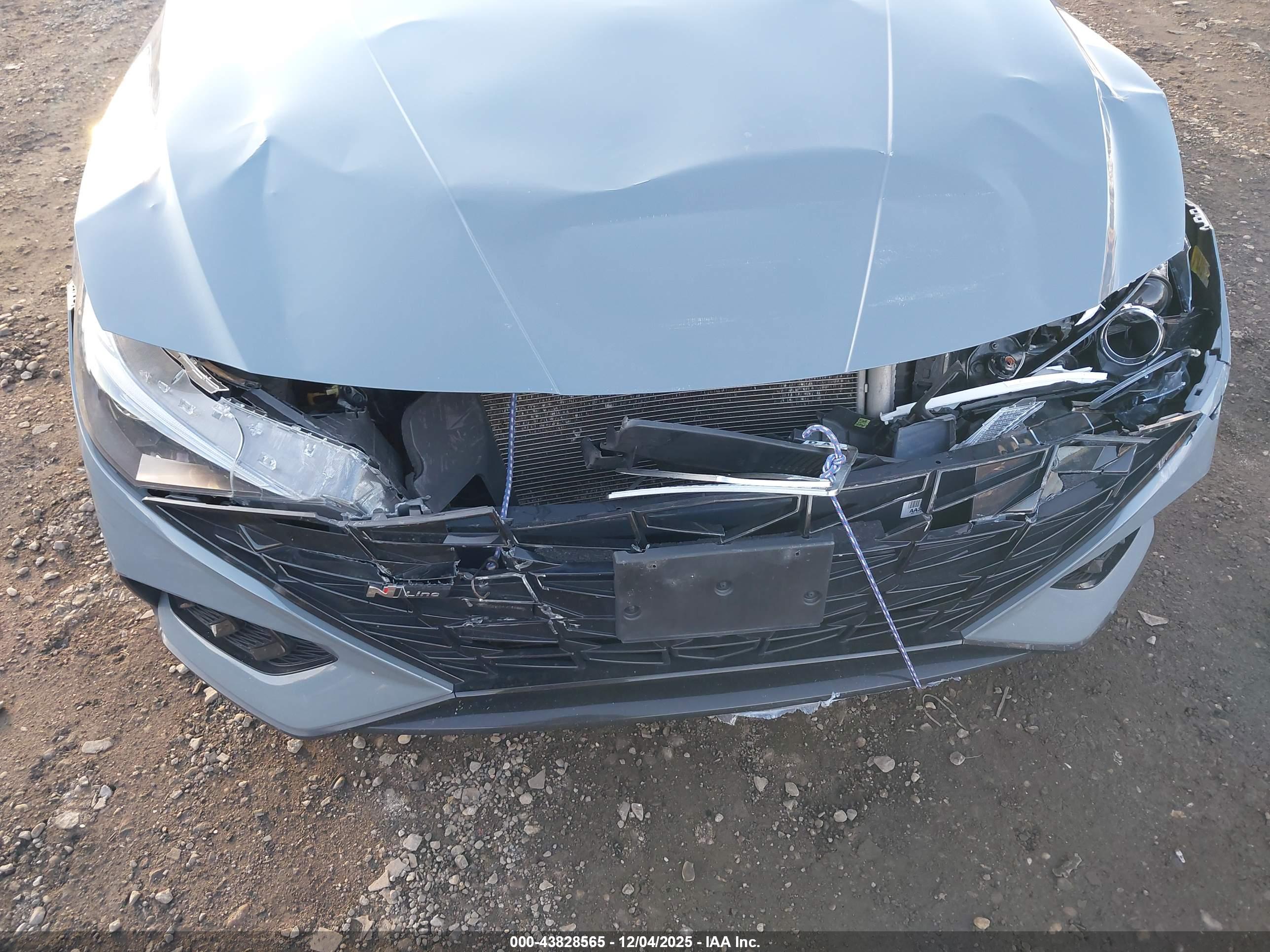 HYUNDAI ELANTRA image 6