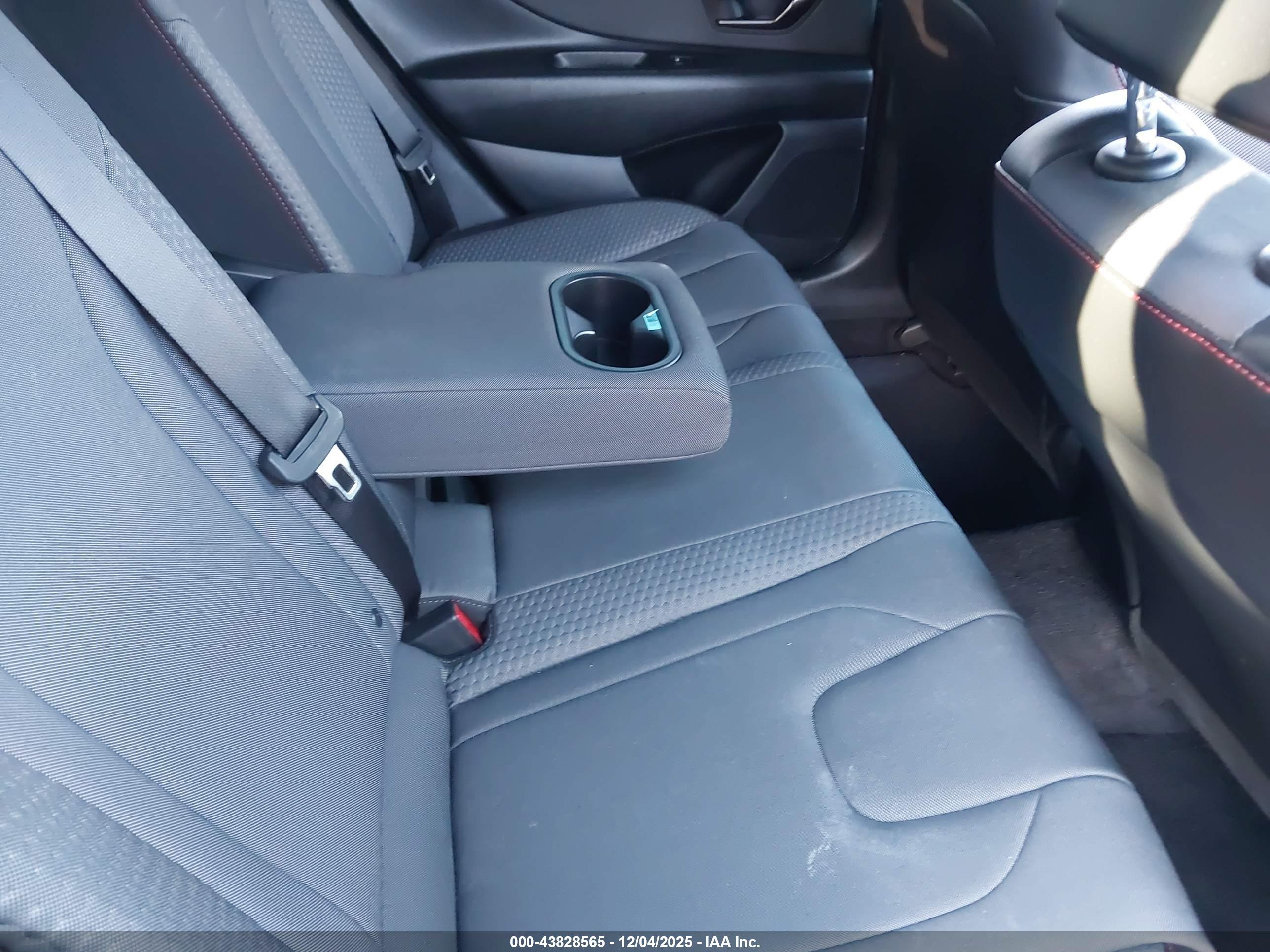 HYUNDAI ELANTRA image 8