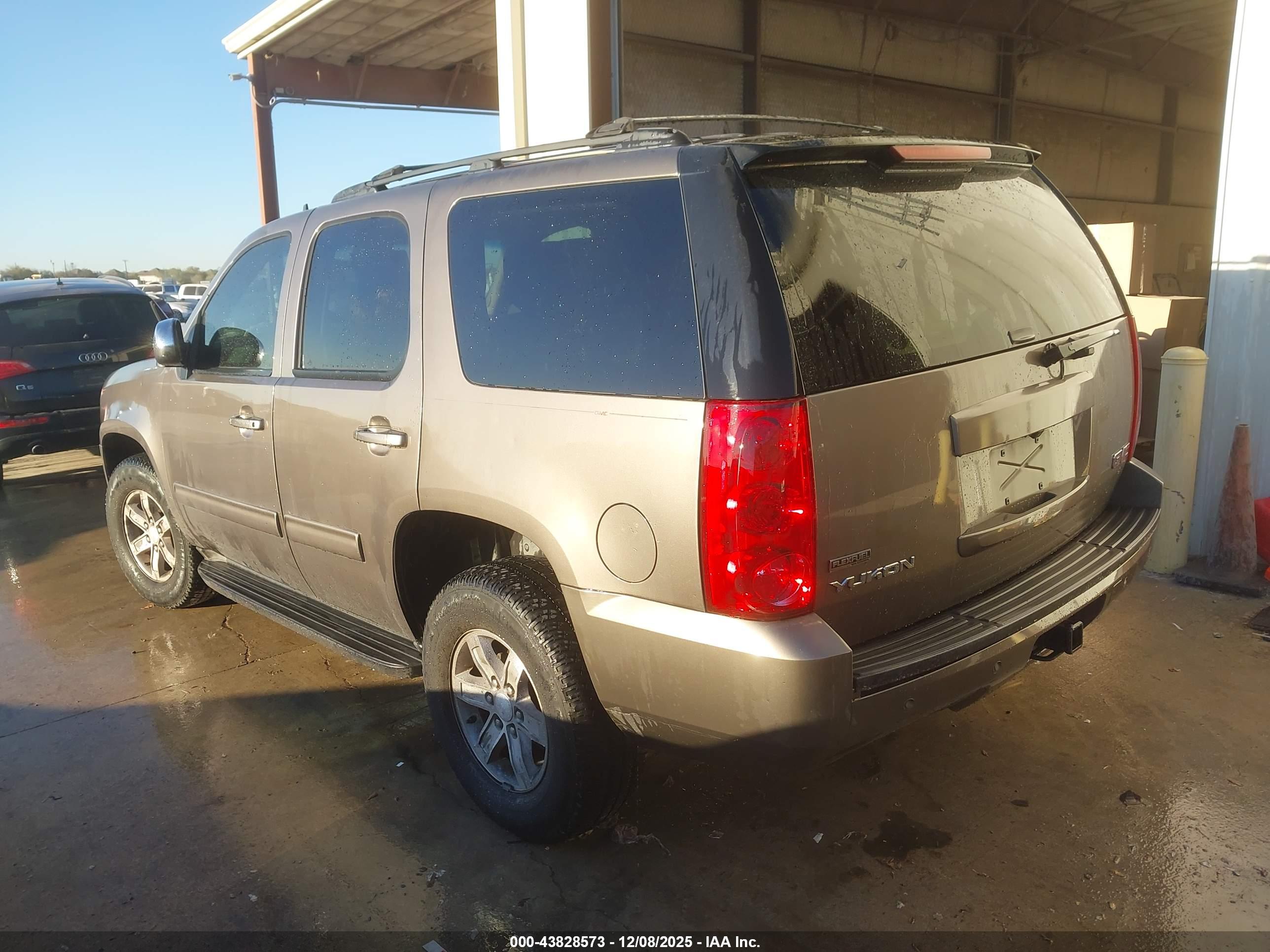 GMC YUKON image 3