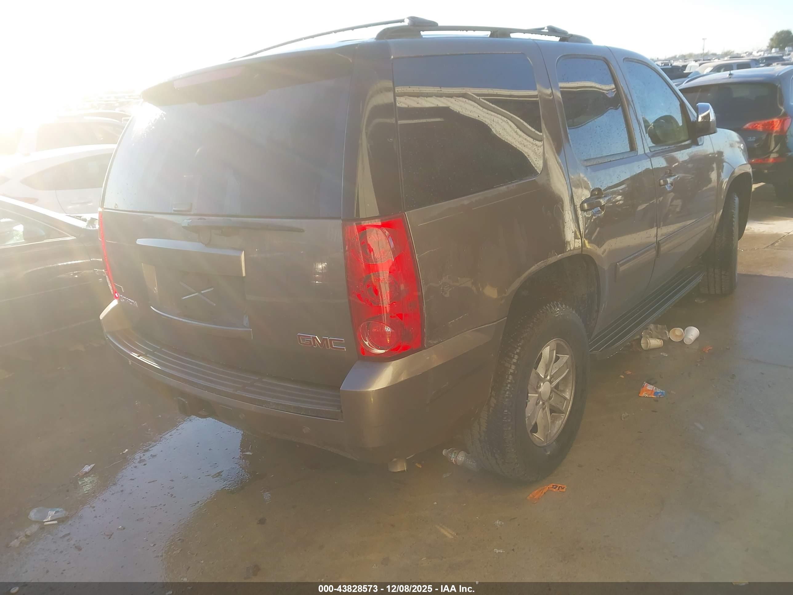 GMC YUKON image 4