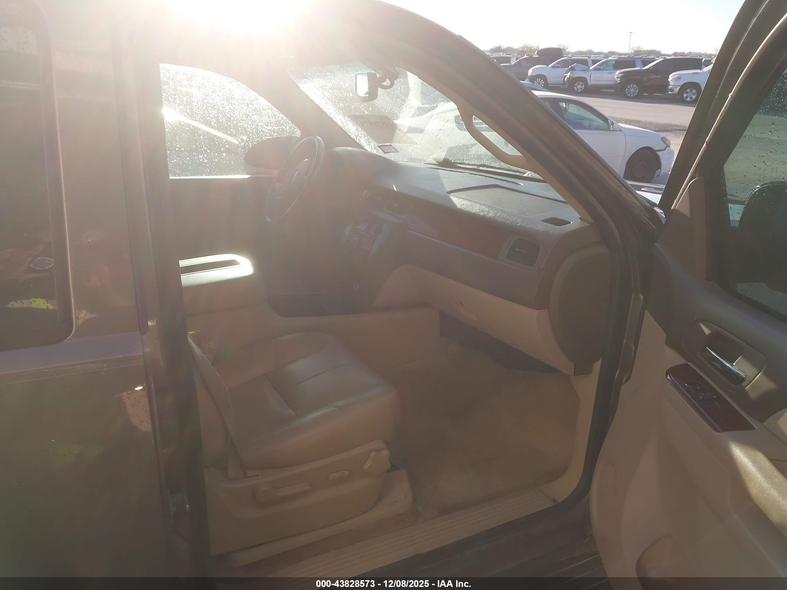 GMC YUKON image 5