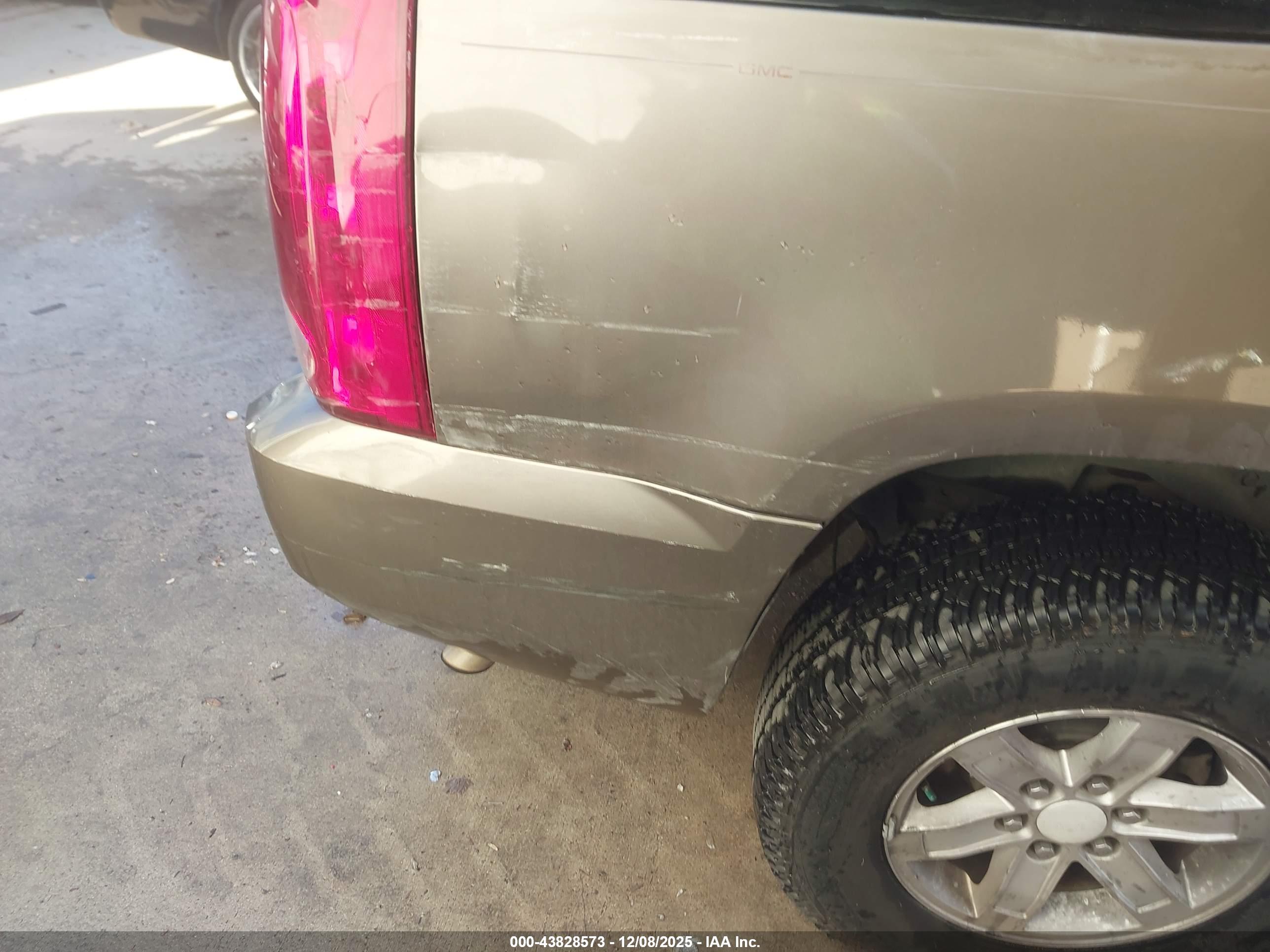 GMC YUKON image 6
