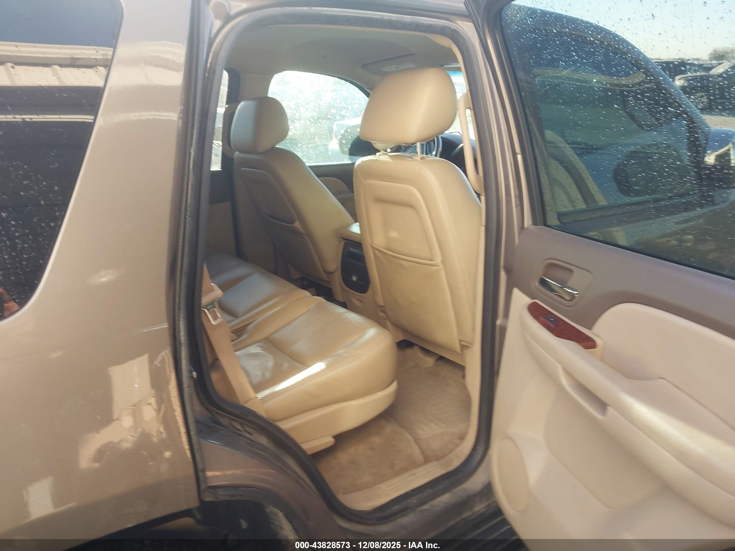 GMC YUKON image 8