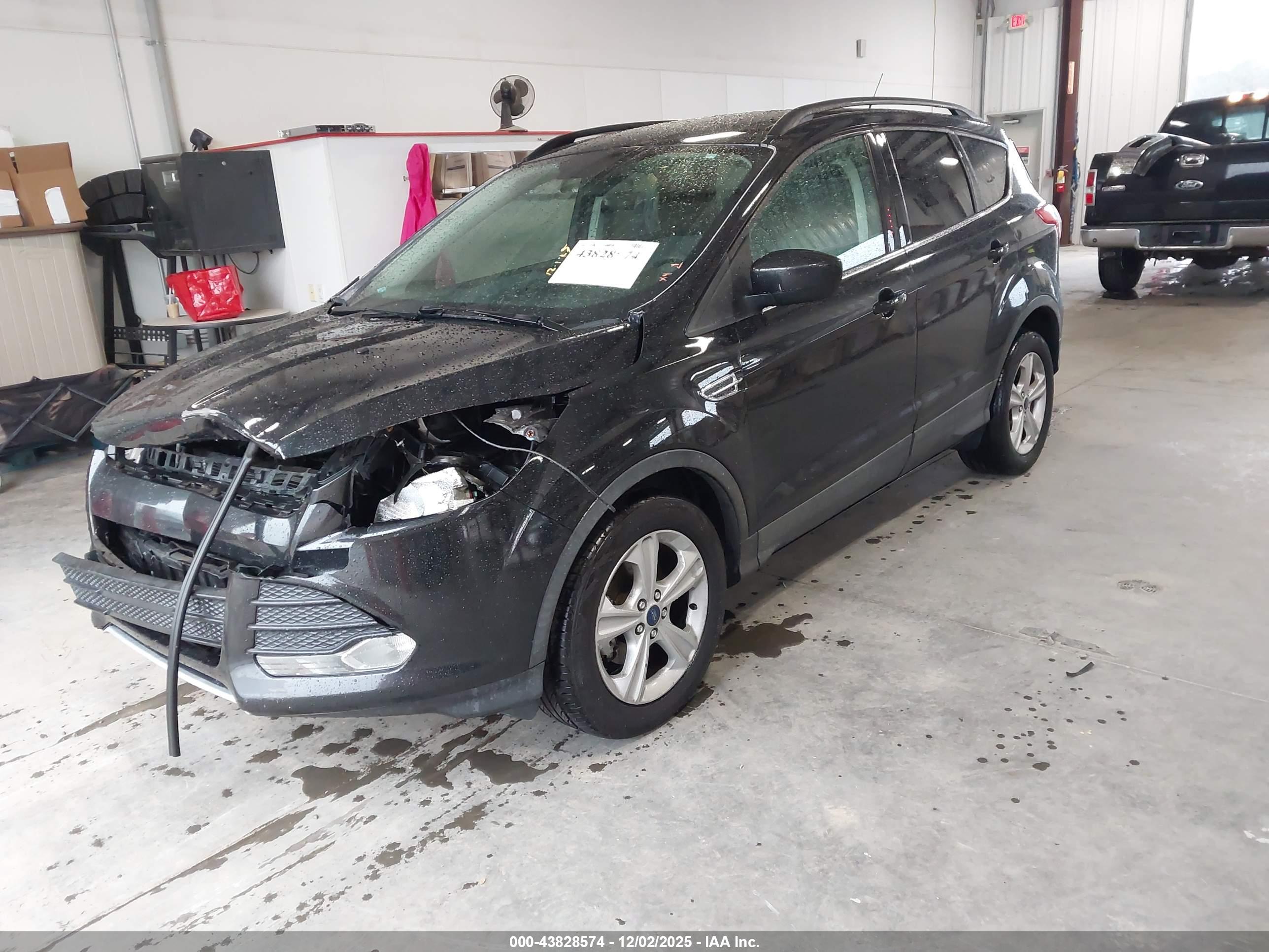 FORD ESCAPE image 2