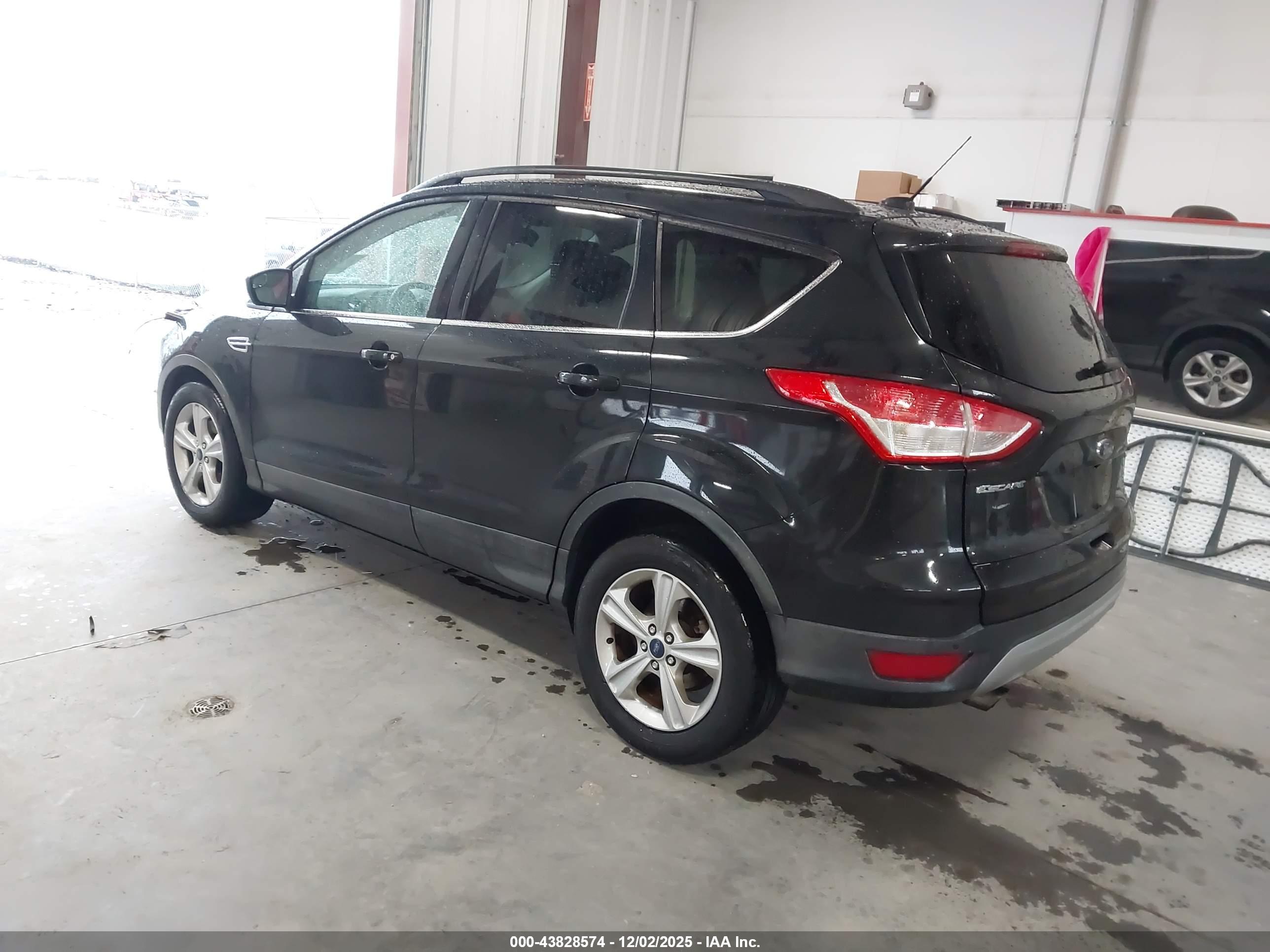 FORD ESCAPE image 3