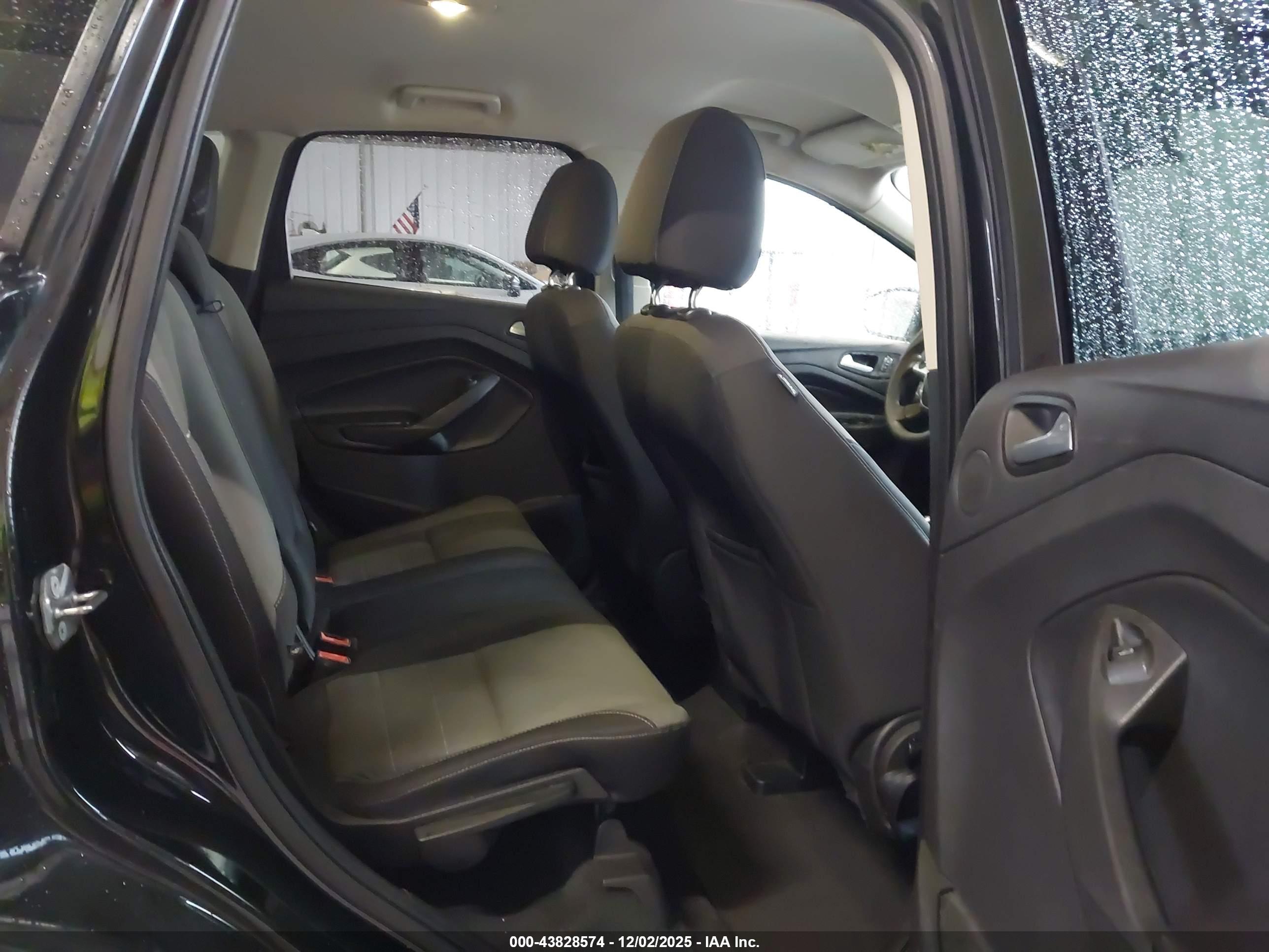 FORD ESCAPE image 8