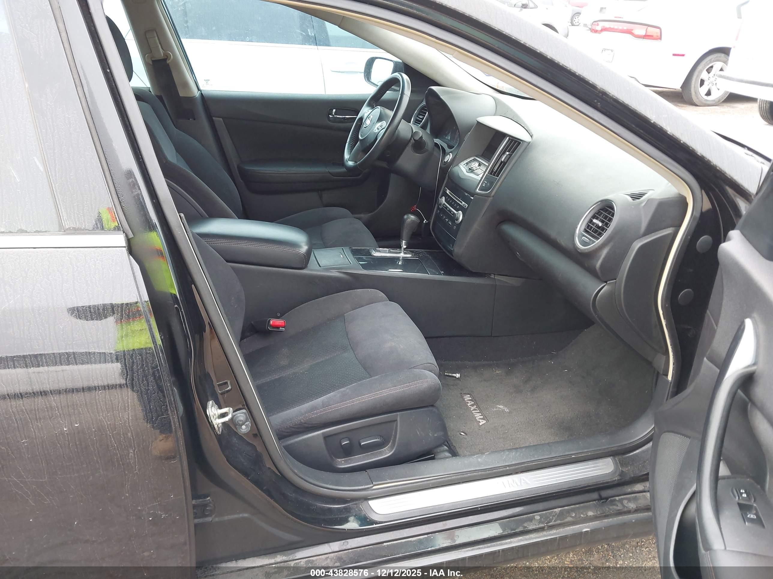NISSAN MAXIMA image 5