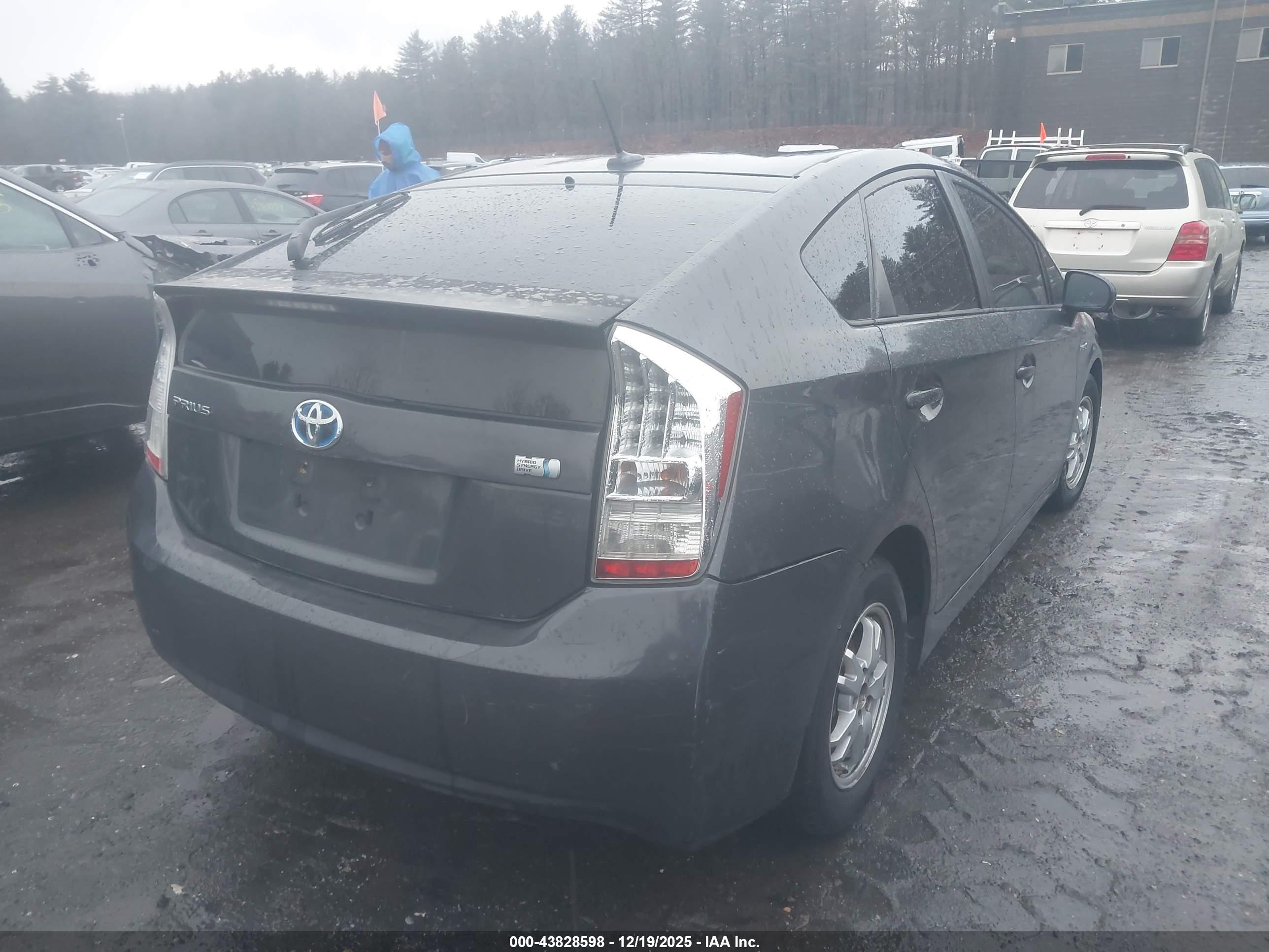 TOYOTA PRIUS image 4