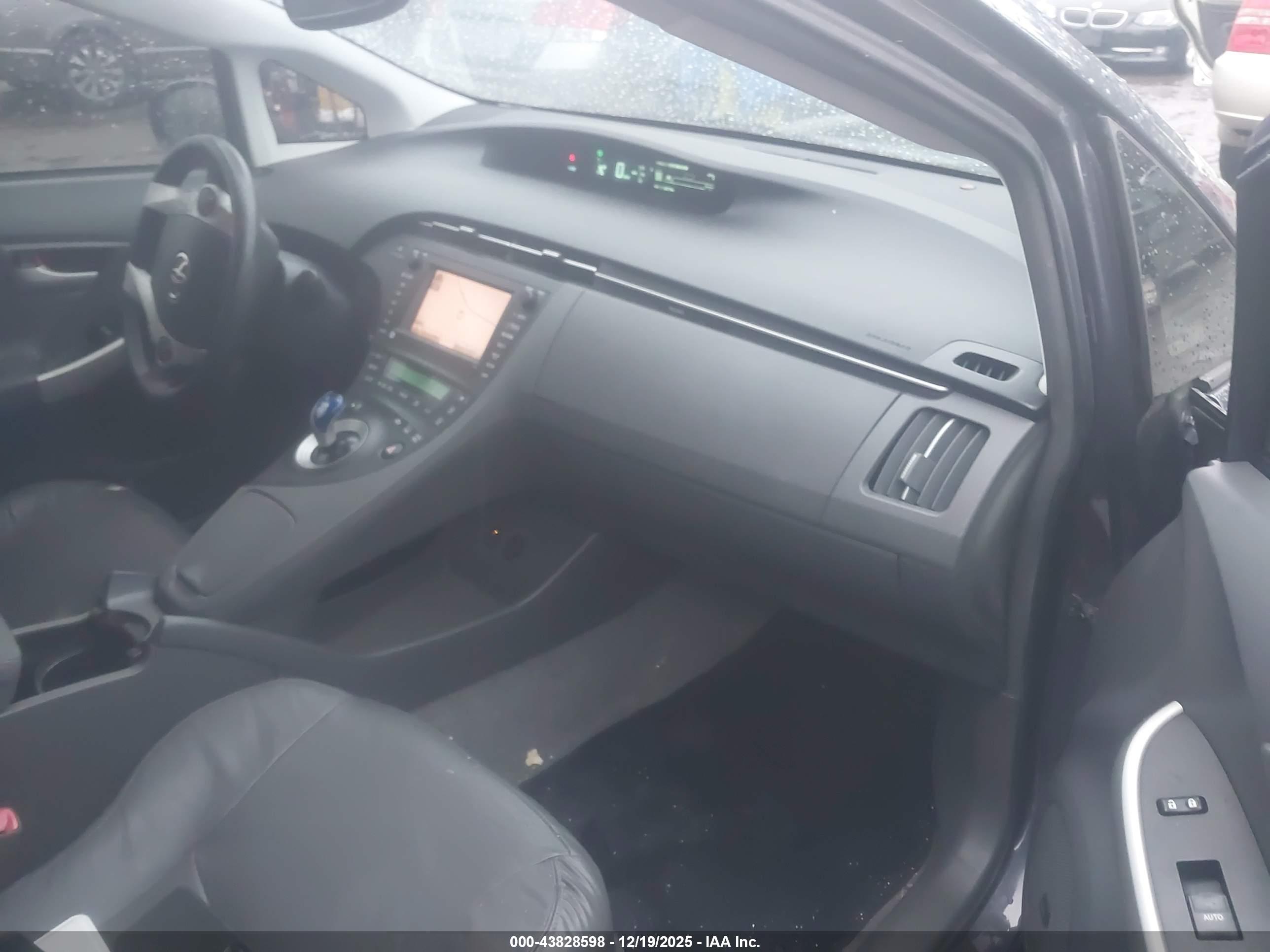 TOYOTA PRIUS image 5