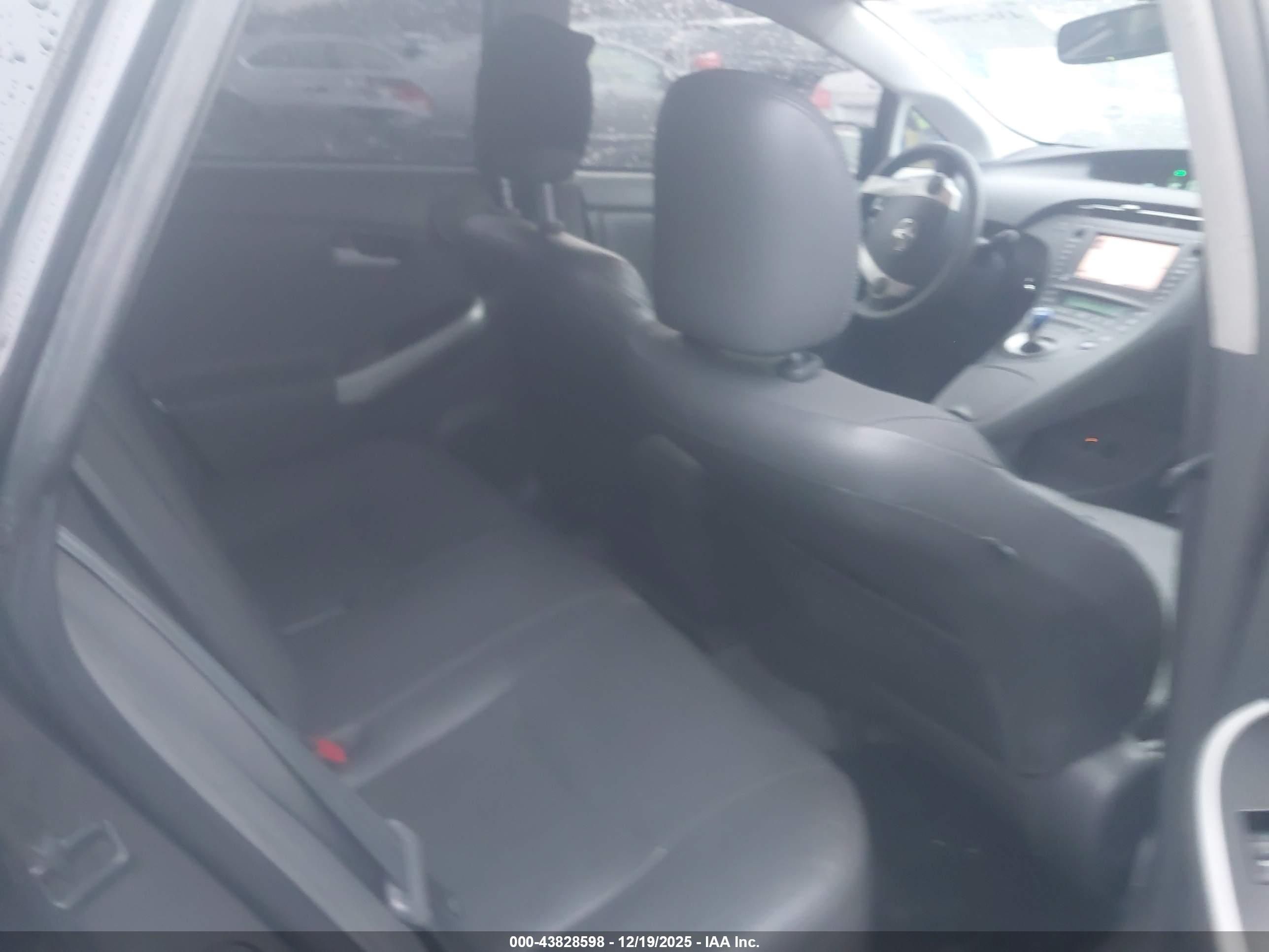 TOYOTA PRIUS image 8