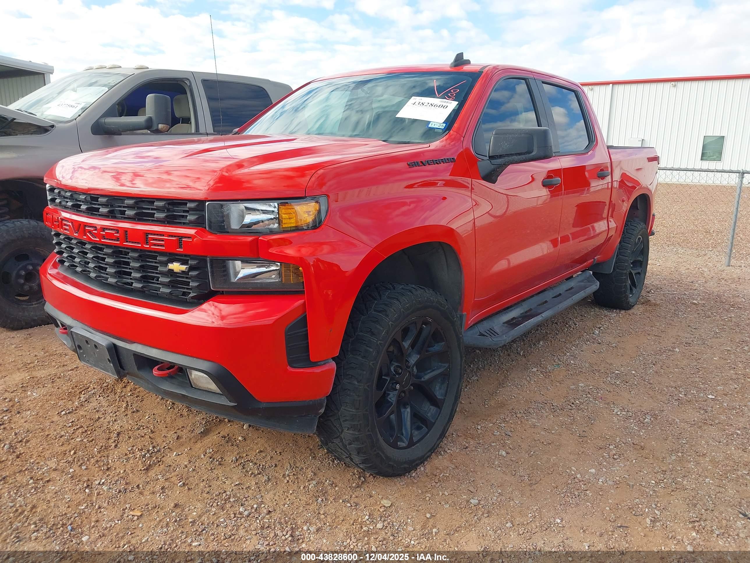 CHEVROLET SILVERADO image 2