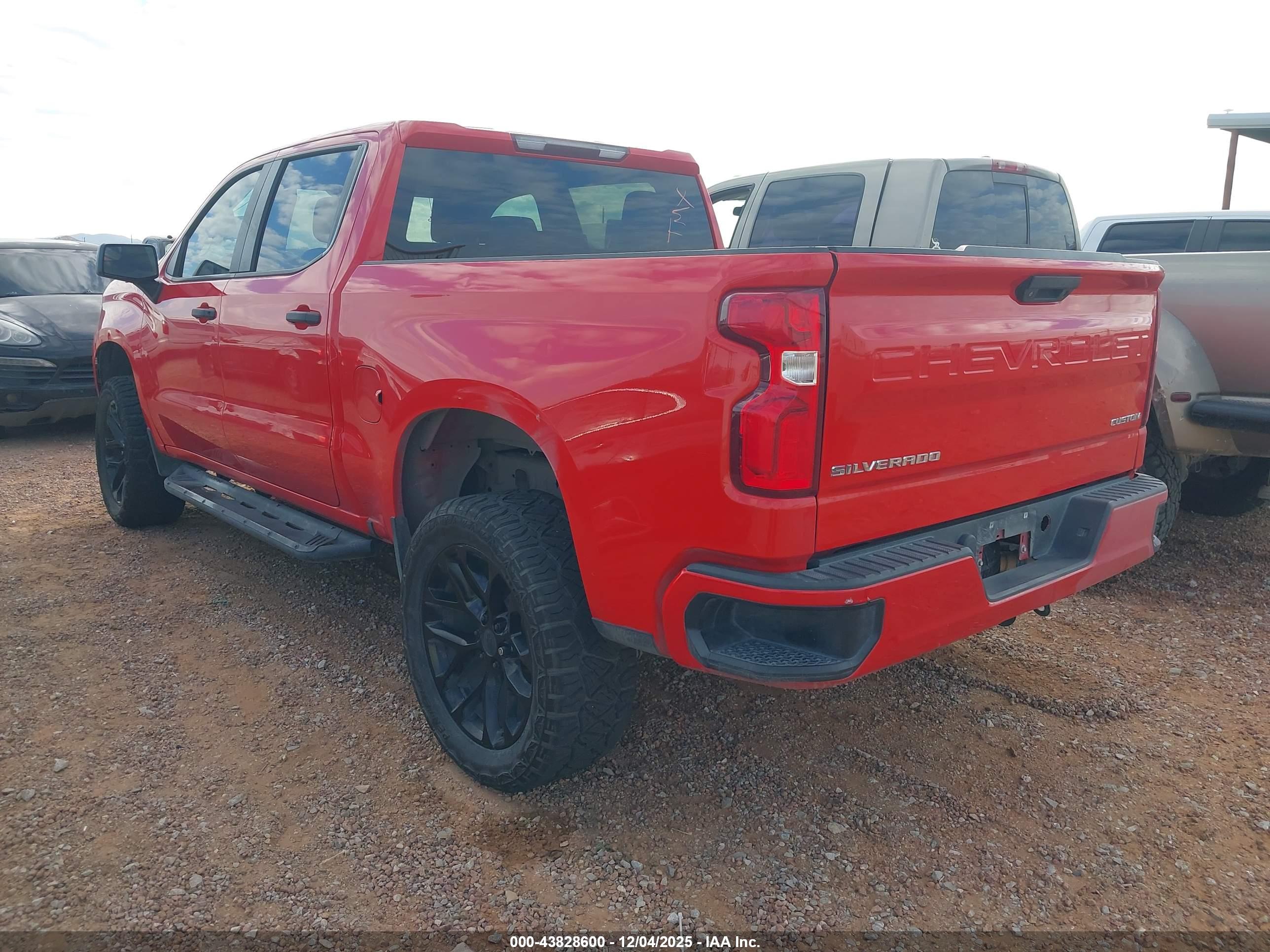 CHEVROLET SILVERADO image 3