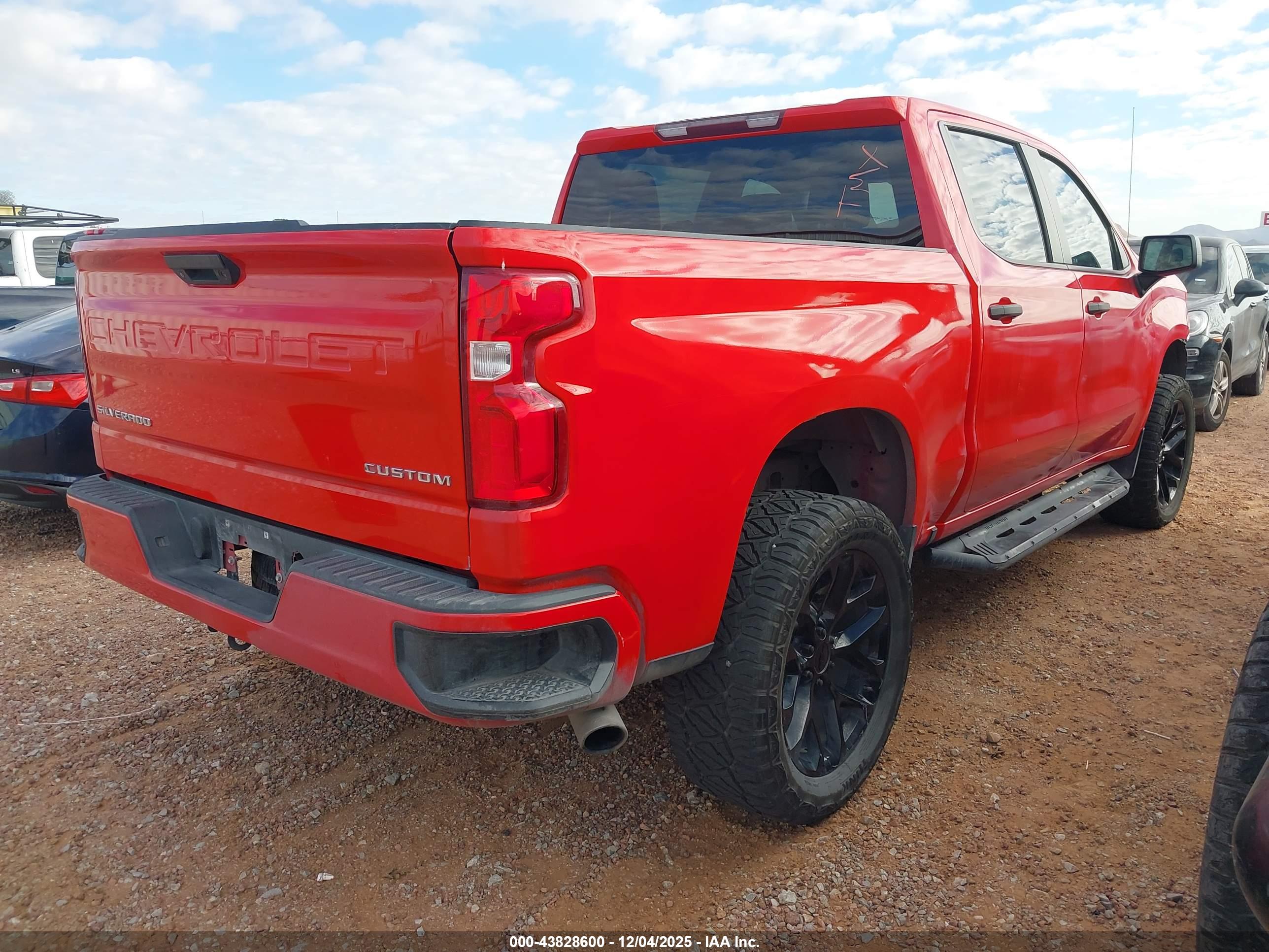 CHEVROLET SILVERADO image 4