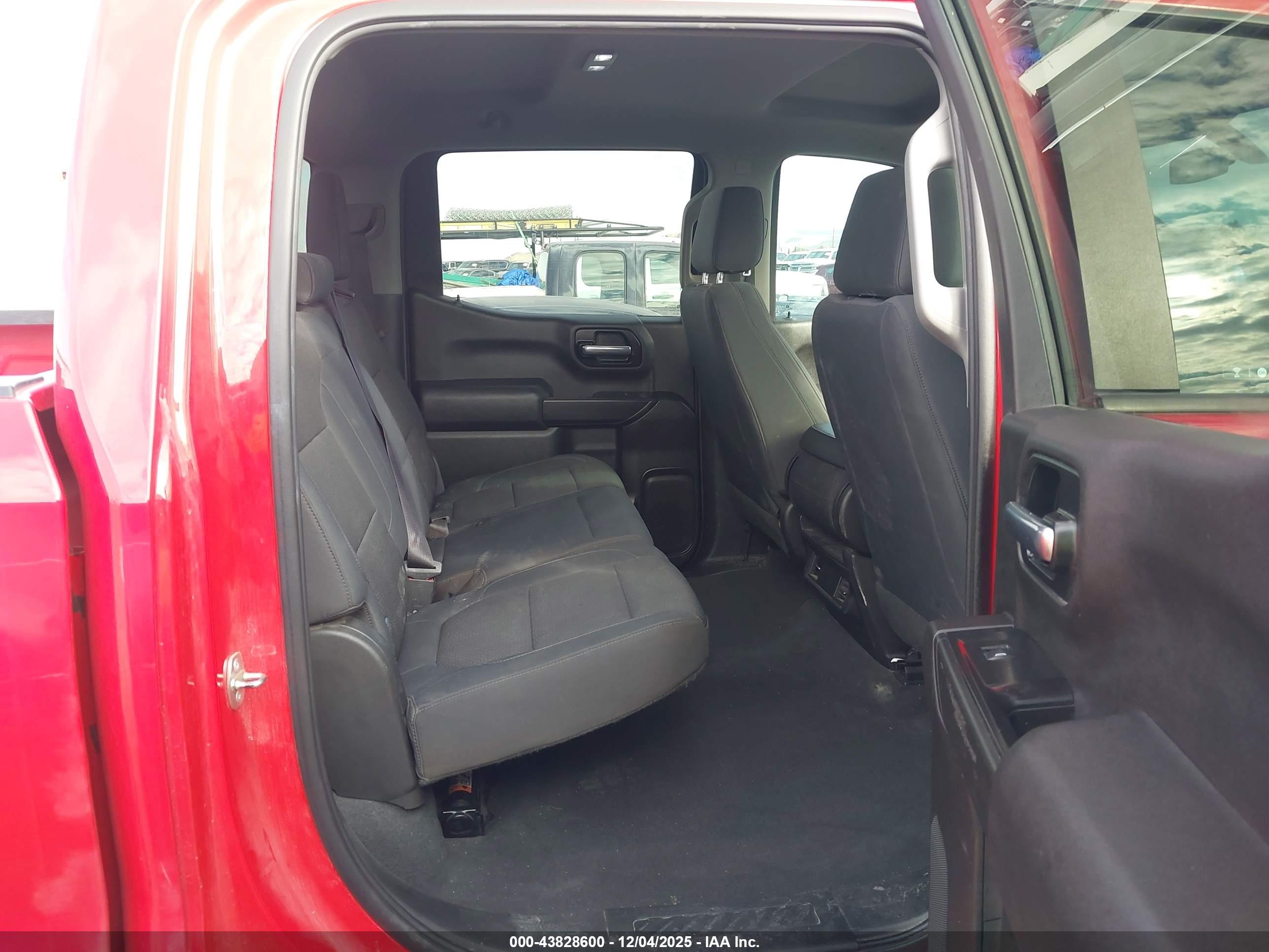 CHEVROLET SILVERADO image 8