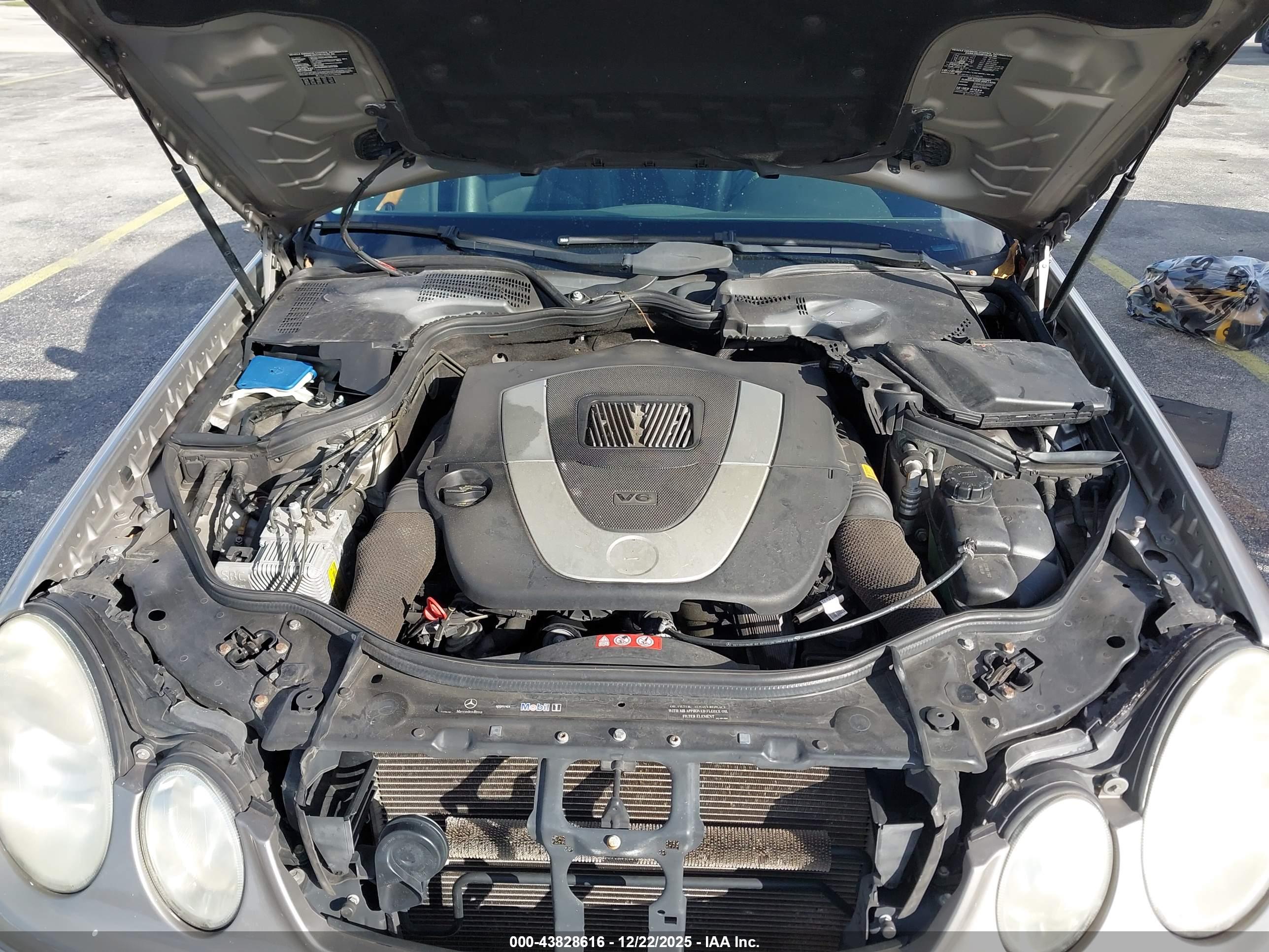 MERCEDES-BENZ E image 10