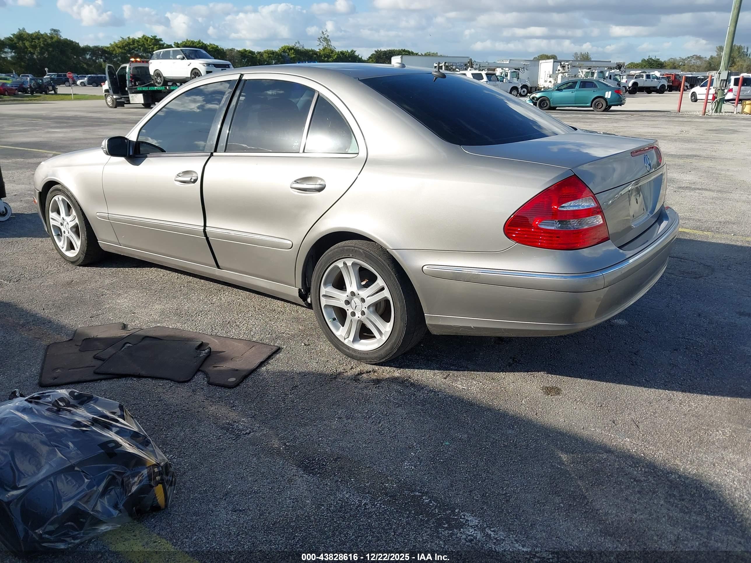 MERCEDES-BENZ E image 3