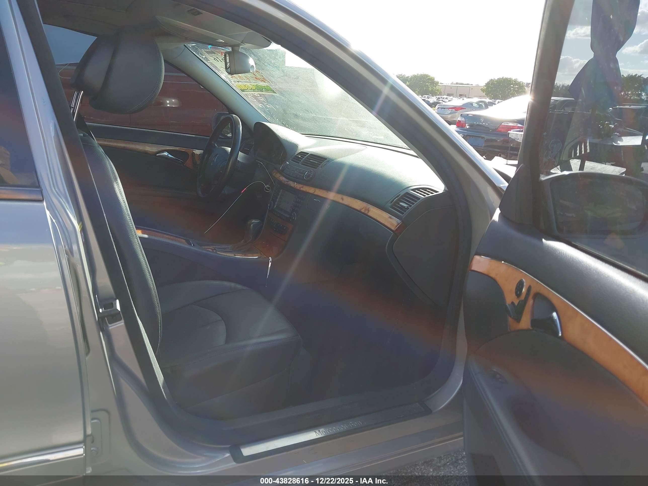 MERCEDES-BENZ E image 5