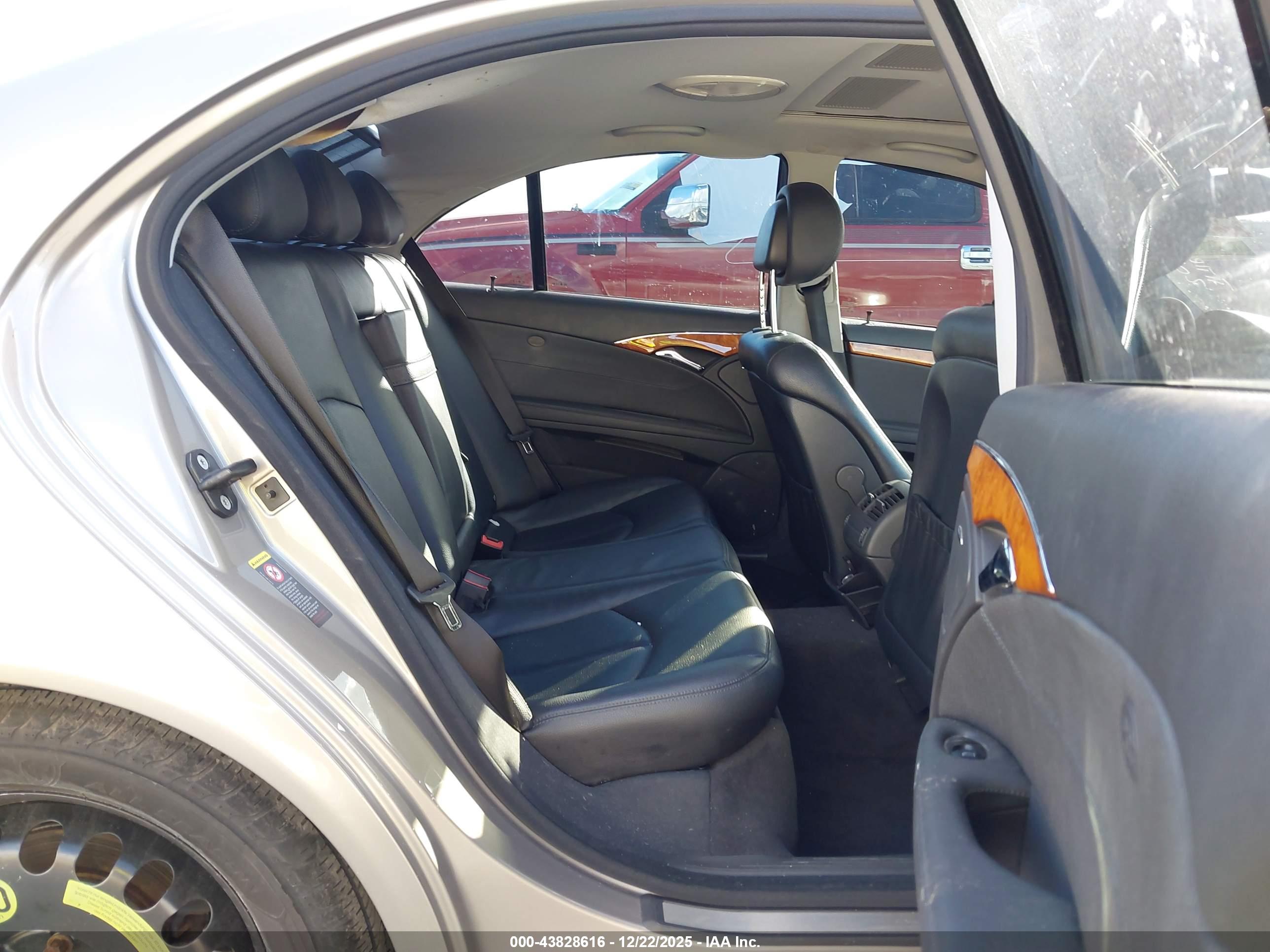 MERCEDES-BENZ E image 8