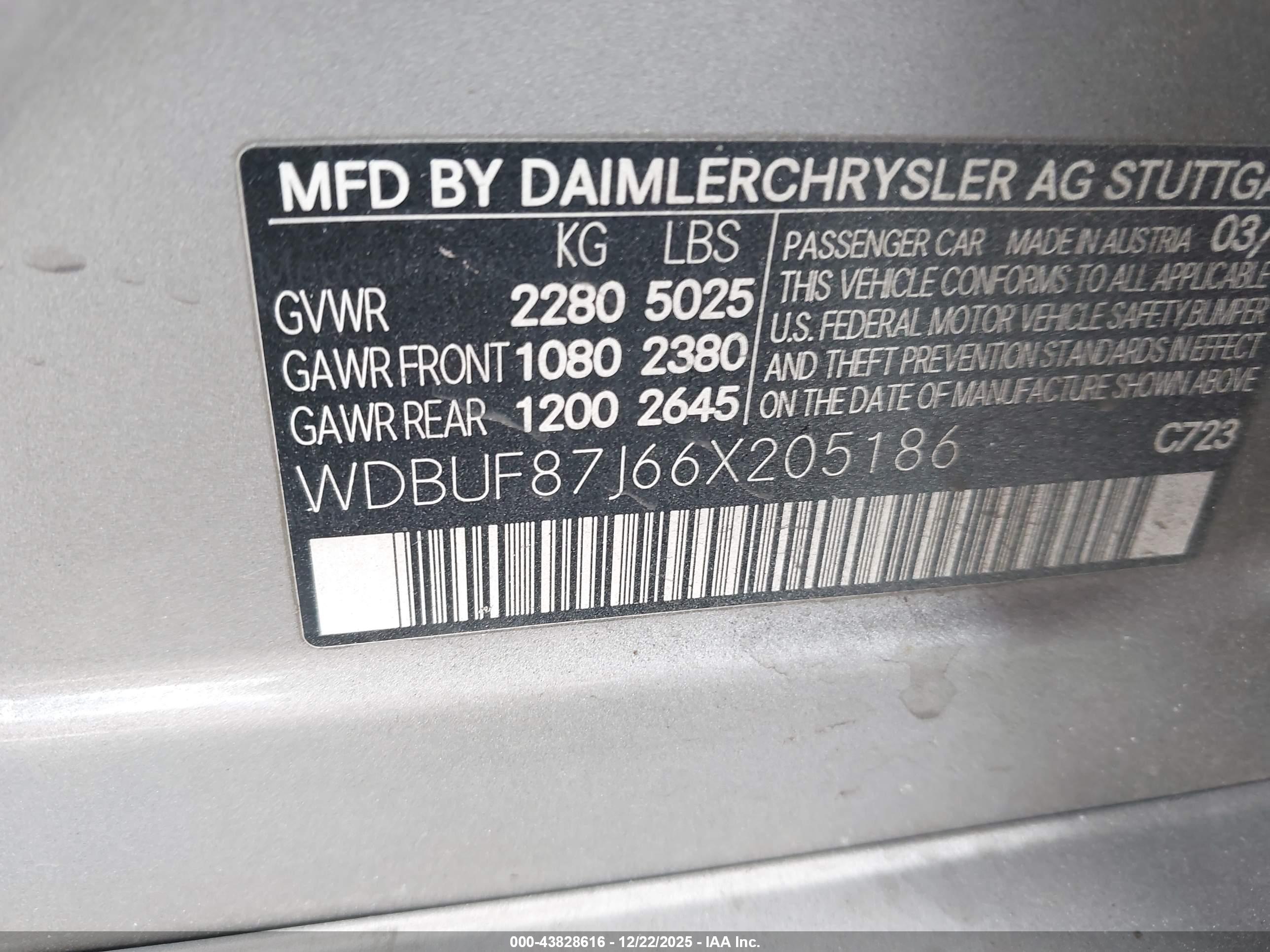 MERCEDES-BENZ E image 9