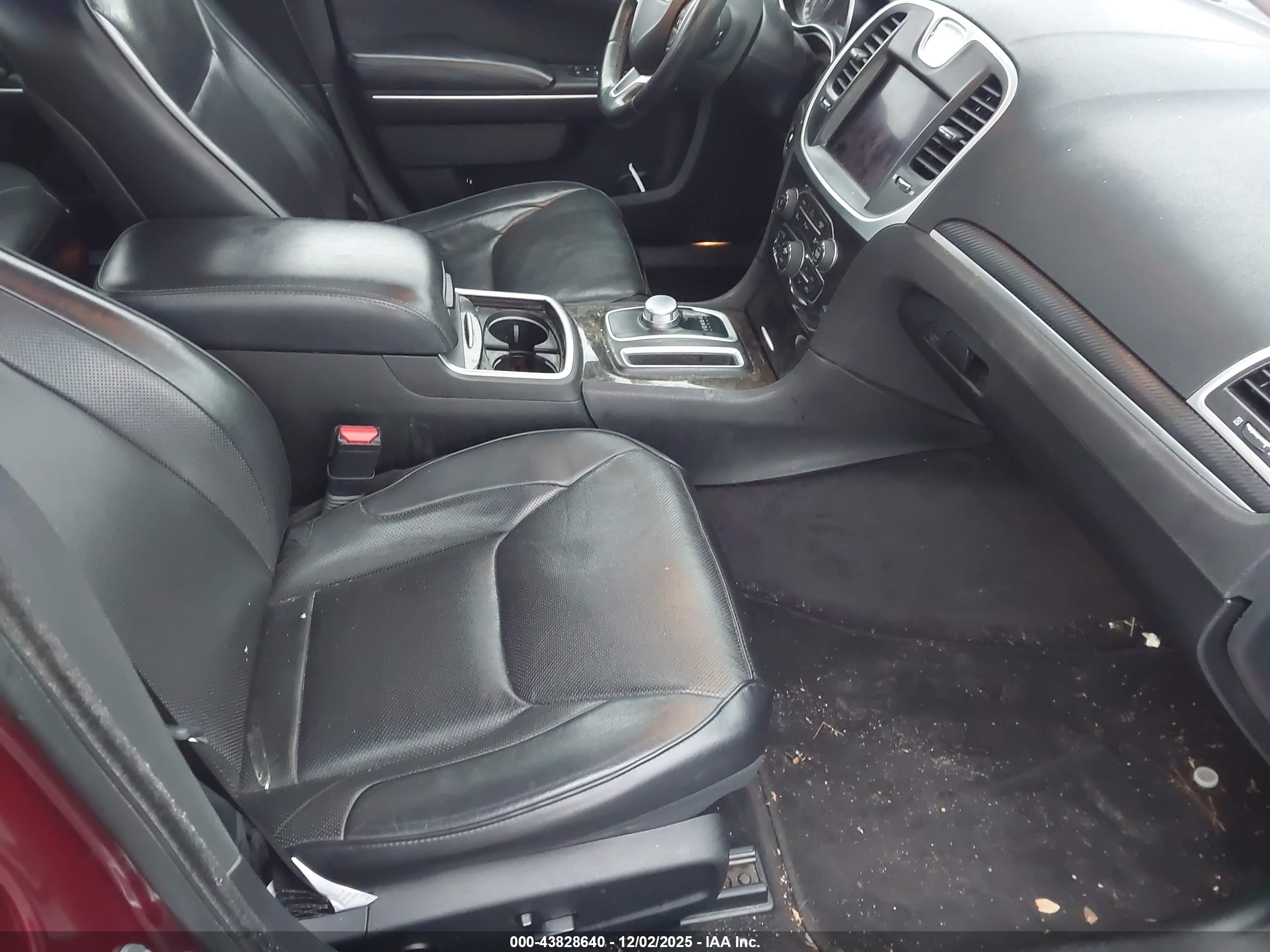 CHRYSLER 300 image 5
