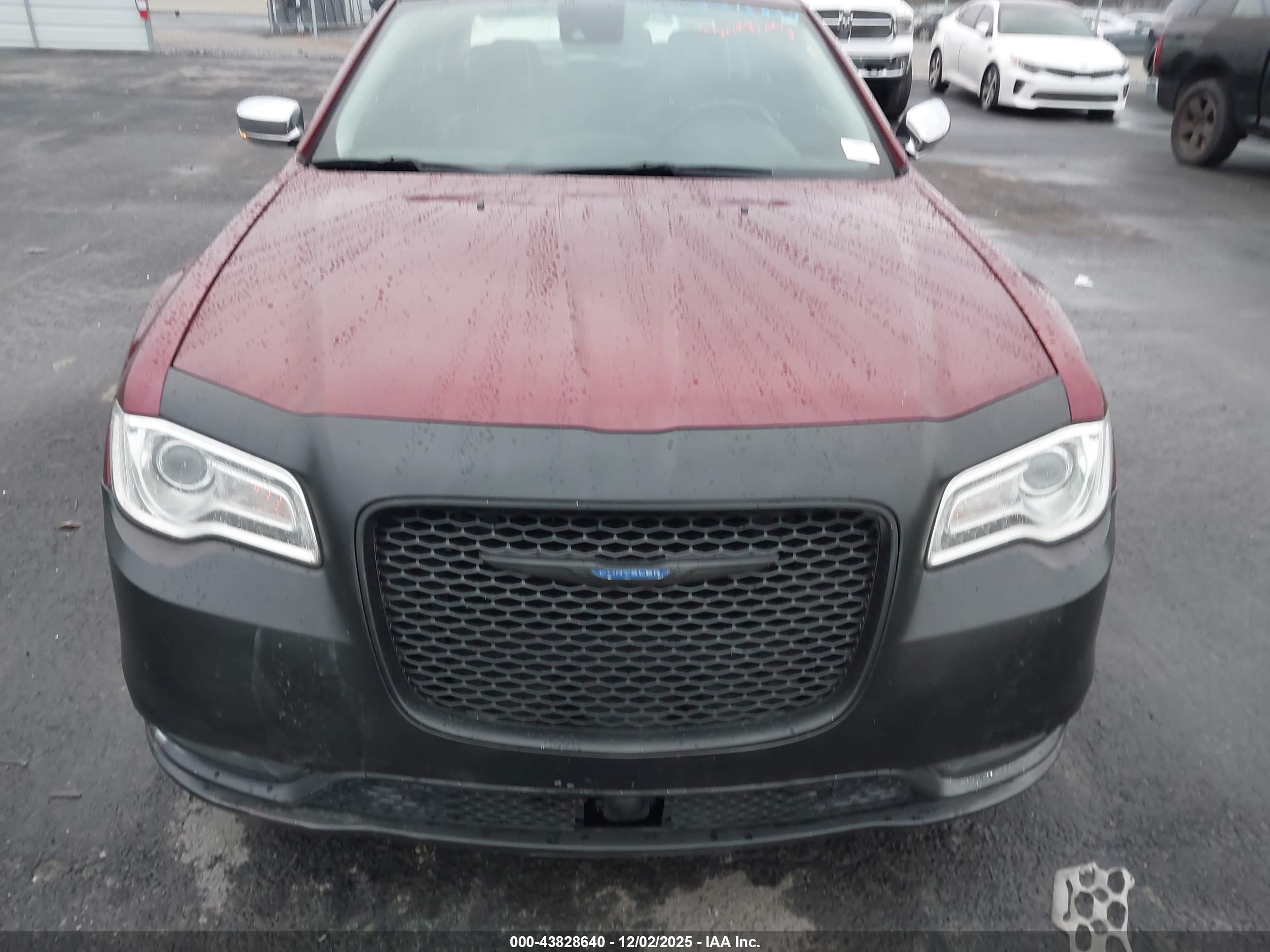 CHRYSLER 300 image 6