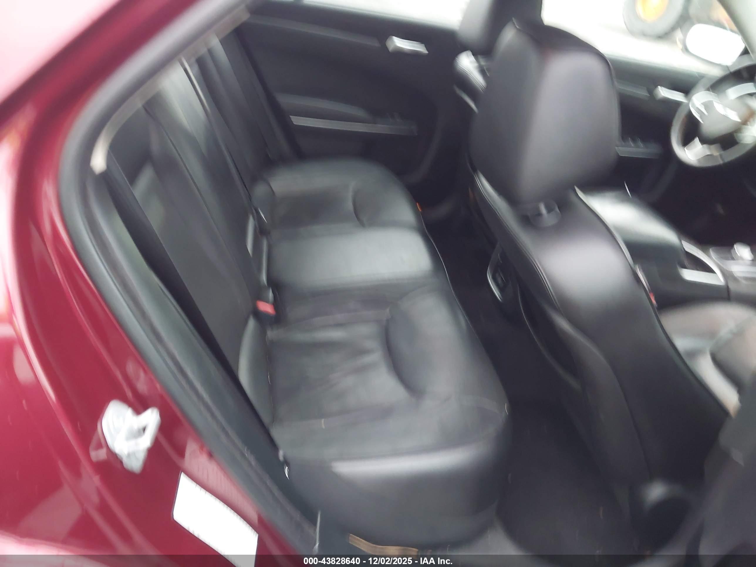 CHRYSLER 300 image 8