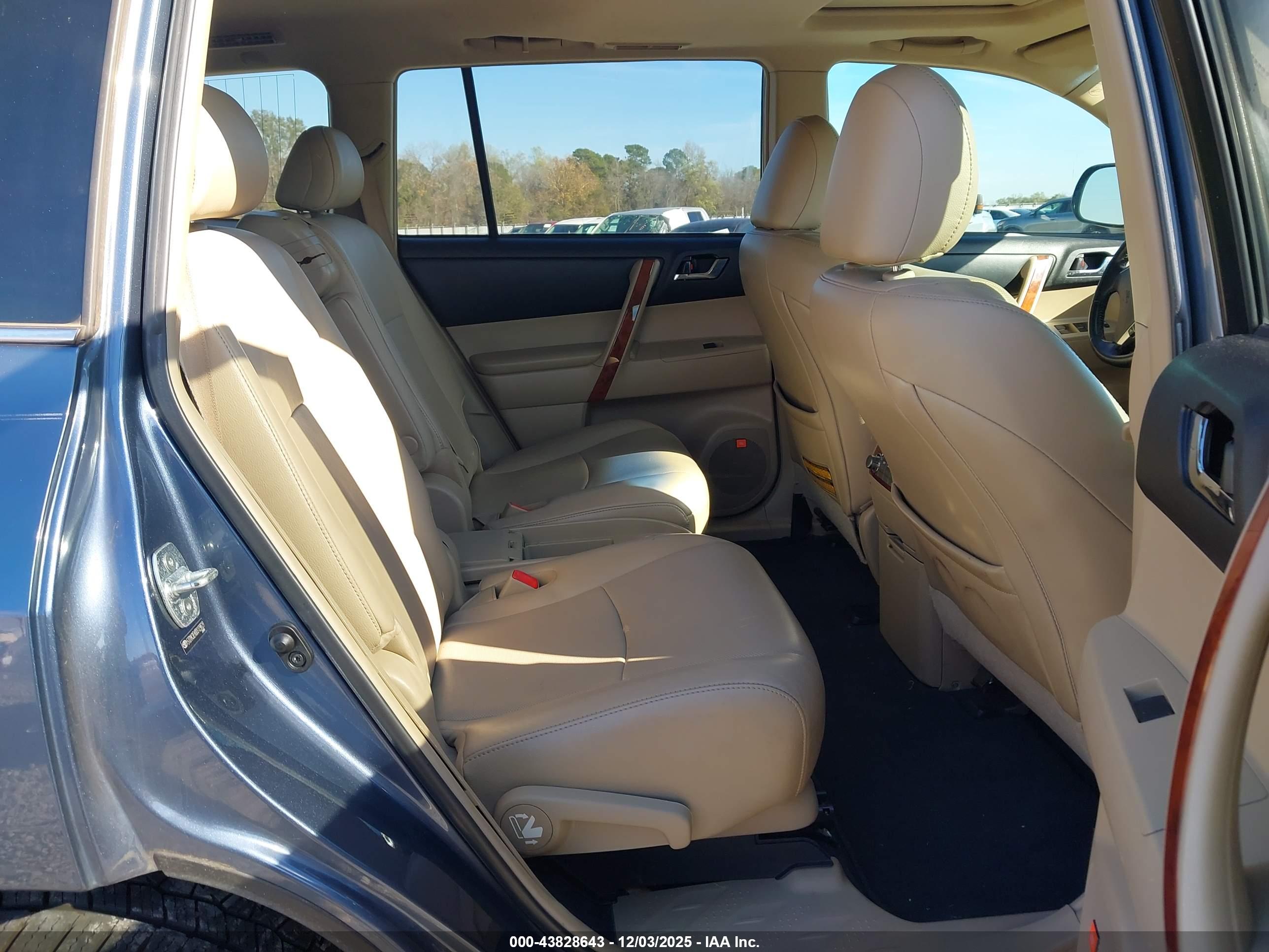 TOYOTA HIGHLANDER image 8