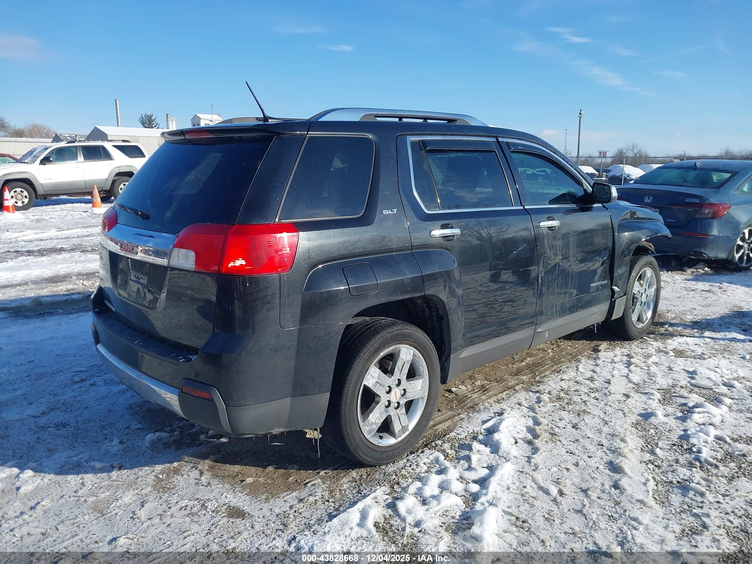 GMC TERRAIN image 4