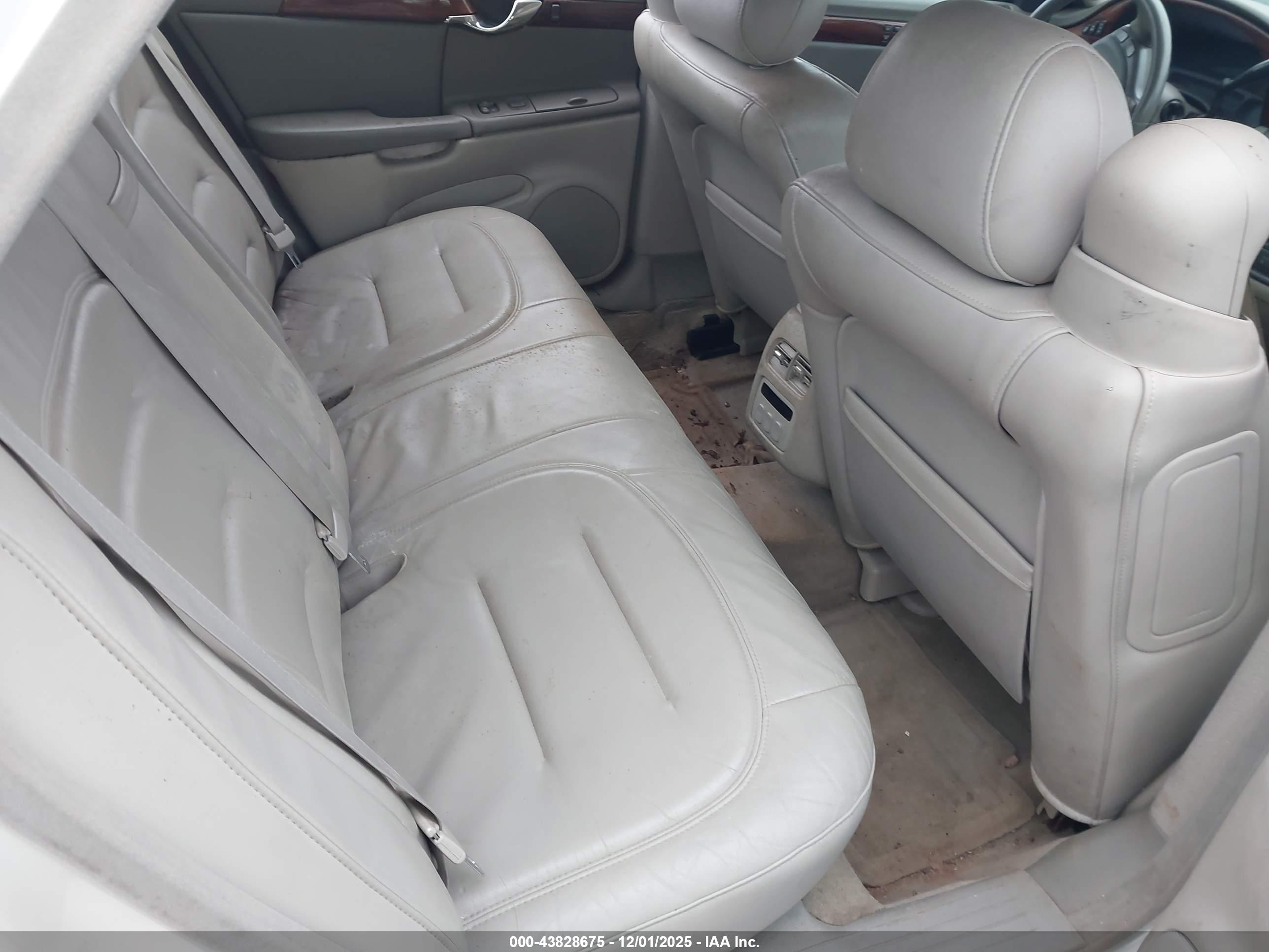 CADILLAC DEVILLE image 8