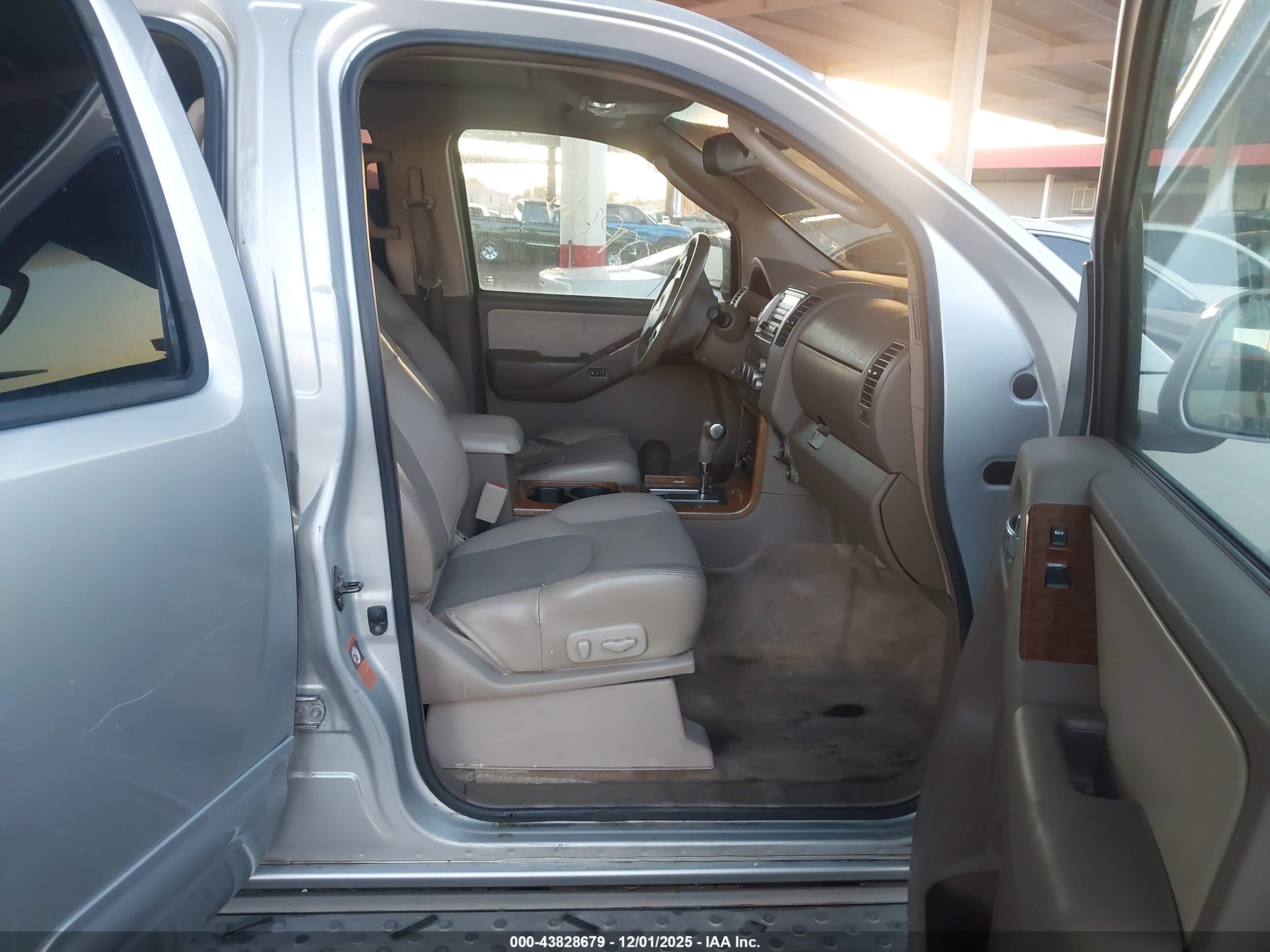 NISSAN PATHFINDER image 5