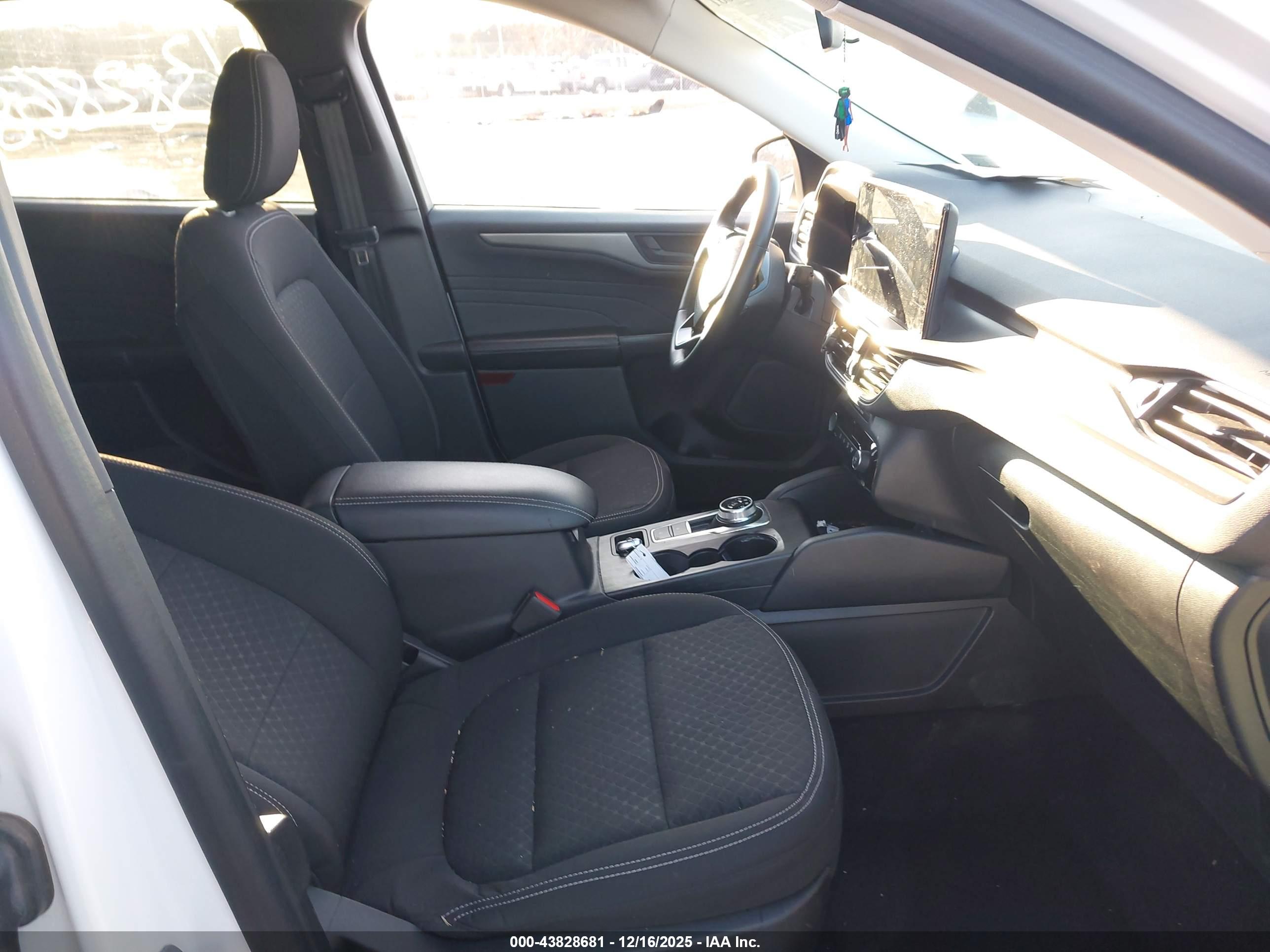 FORD ESCAPE image 5