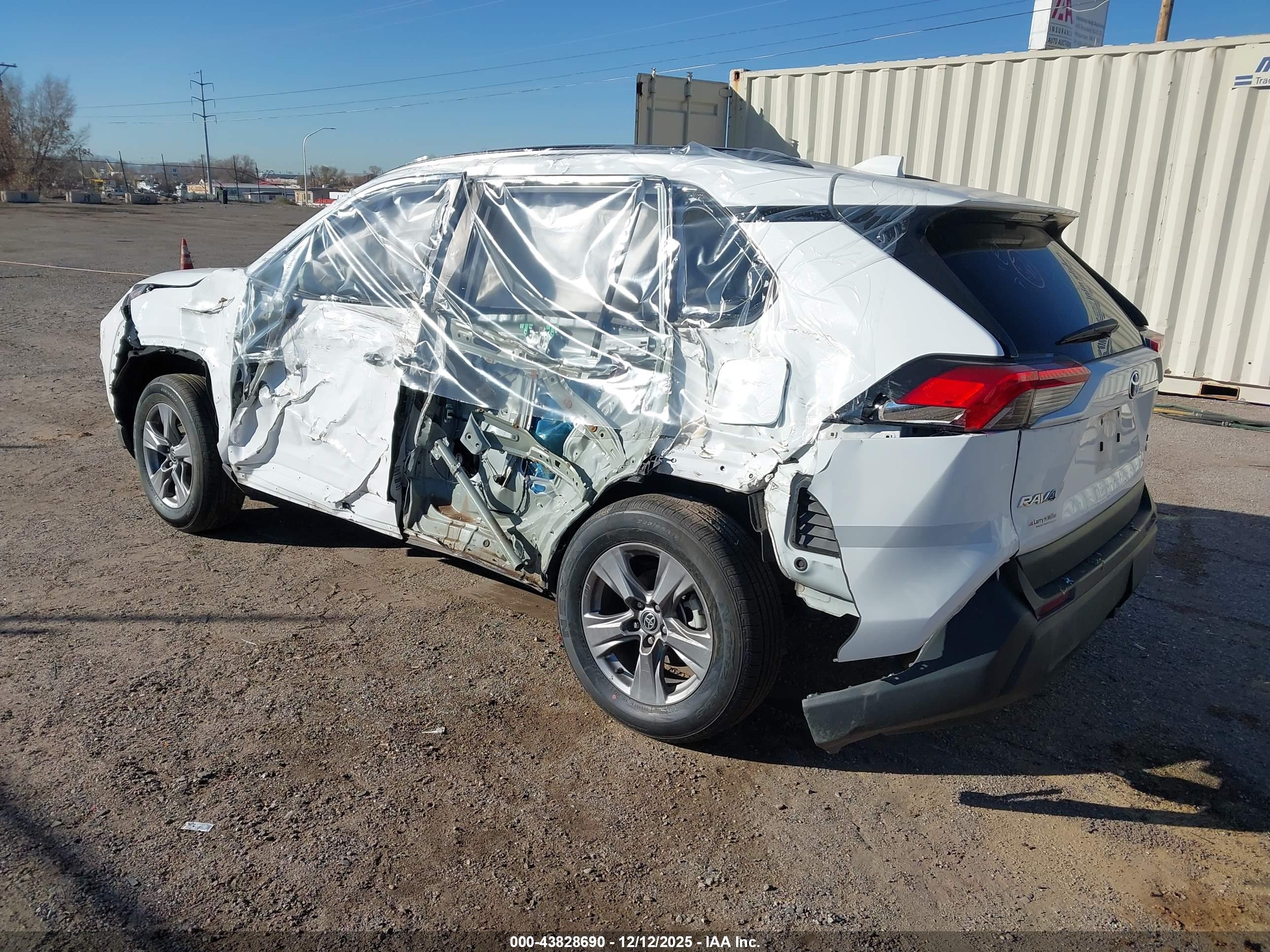 TOYOTA RAV4 image 3