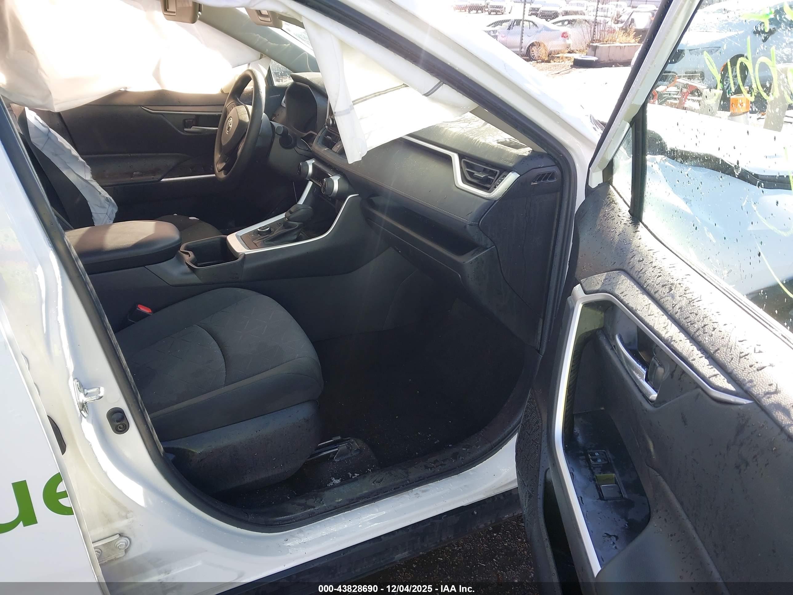 TOYOTA RAV4 image 5