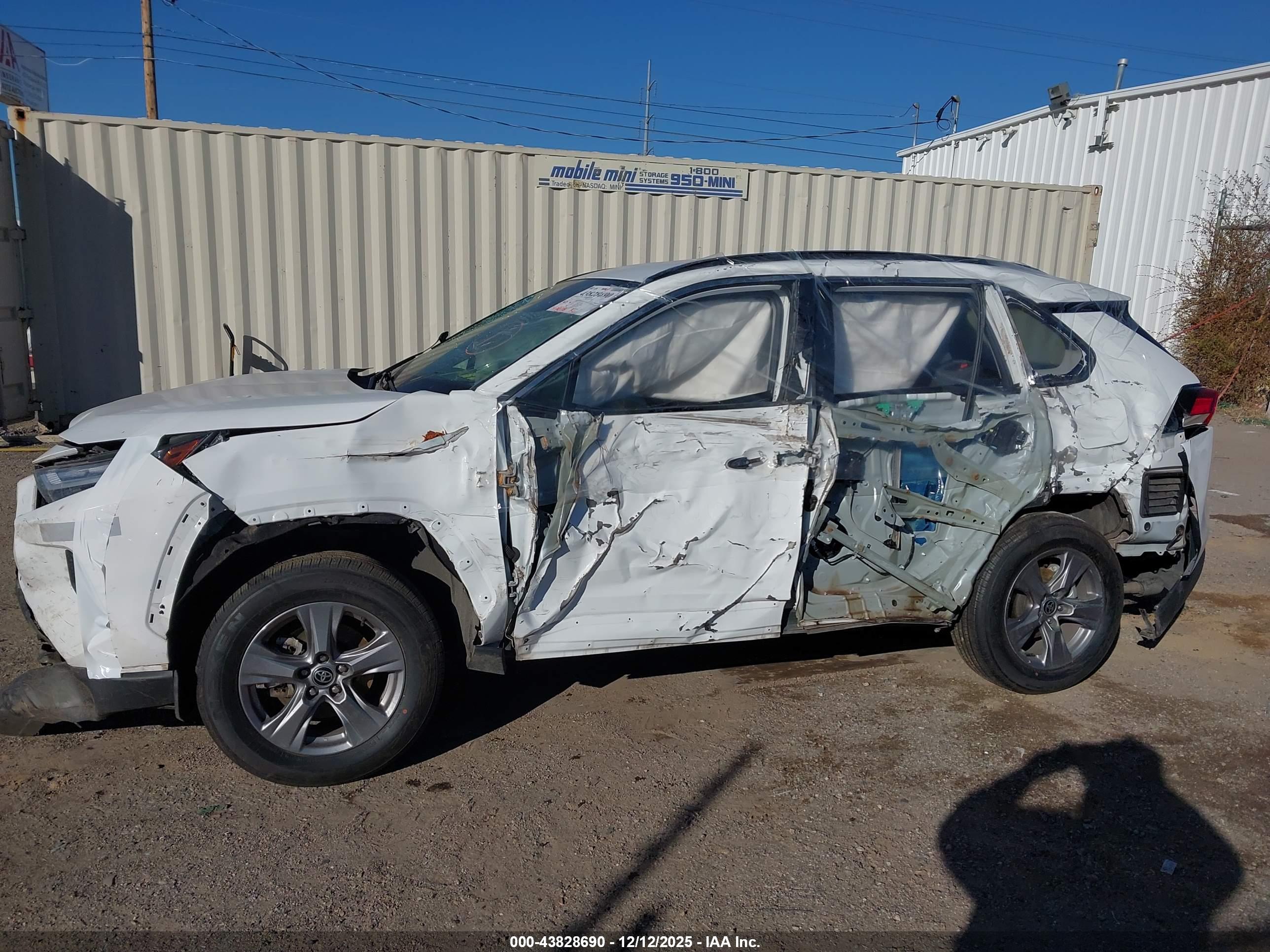 TOYOTA RAV4 image 6