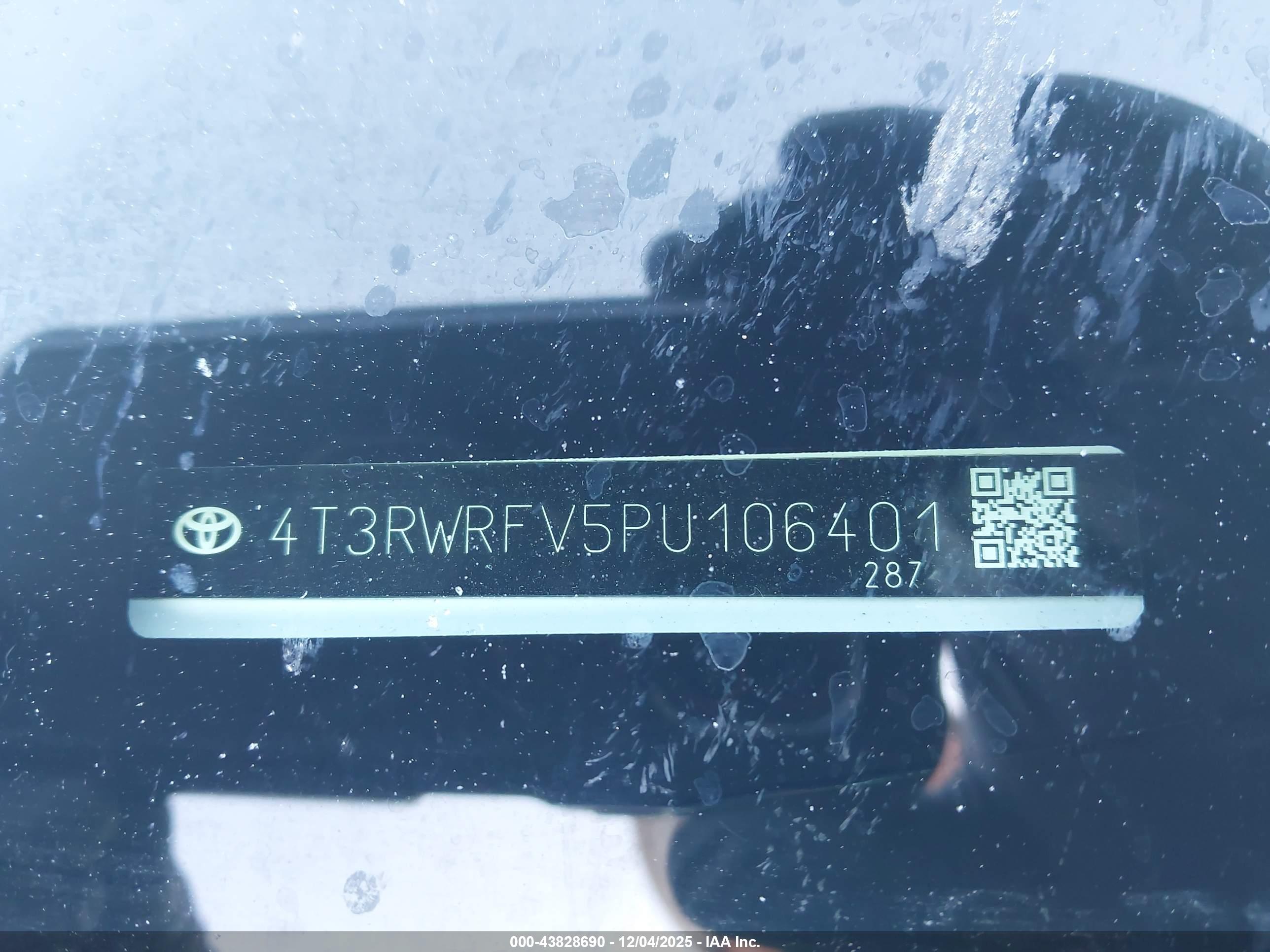 TOYOTA RAV4 image 9