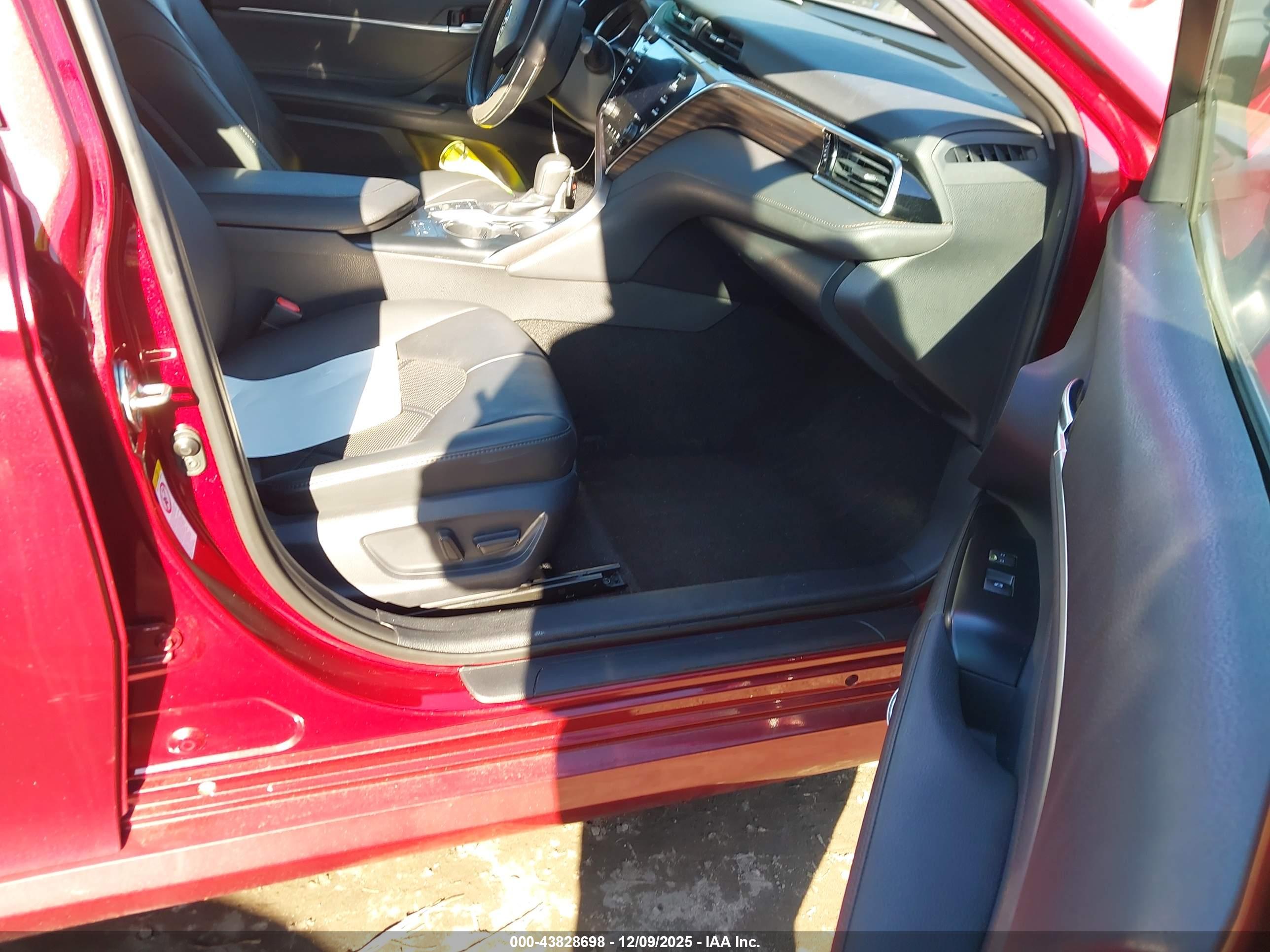 TOYOTA CAMRY image 5