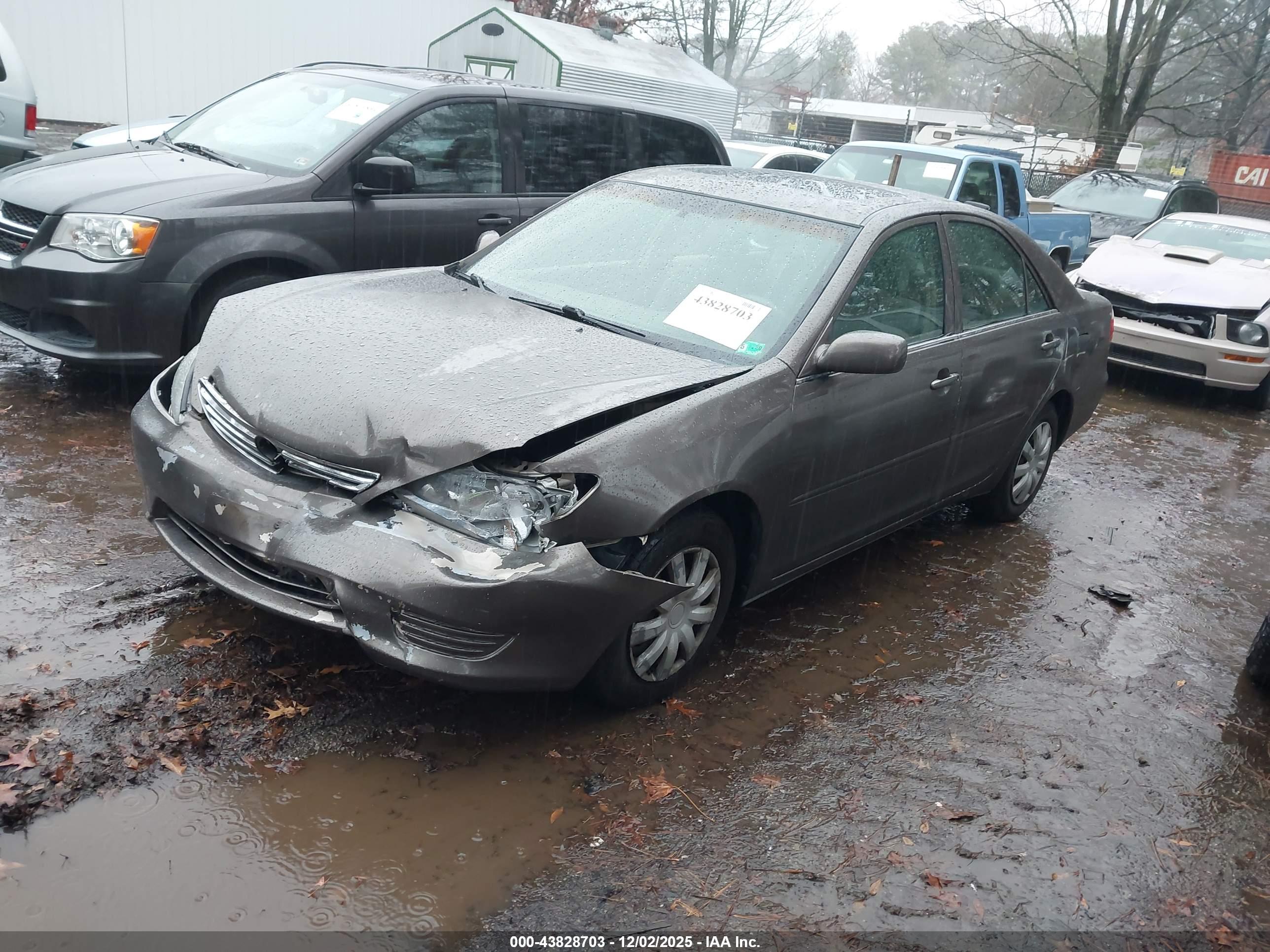 TOYOTA CAMRY image 2