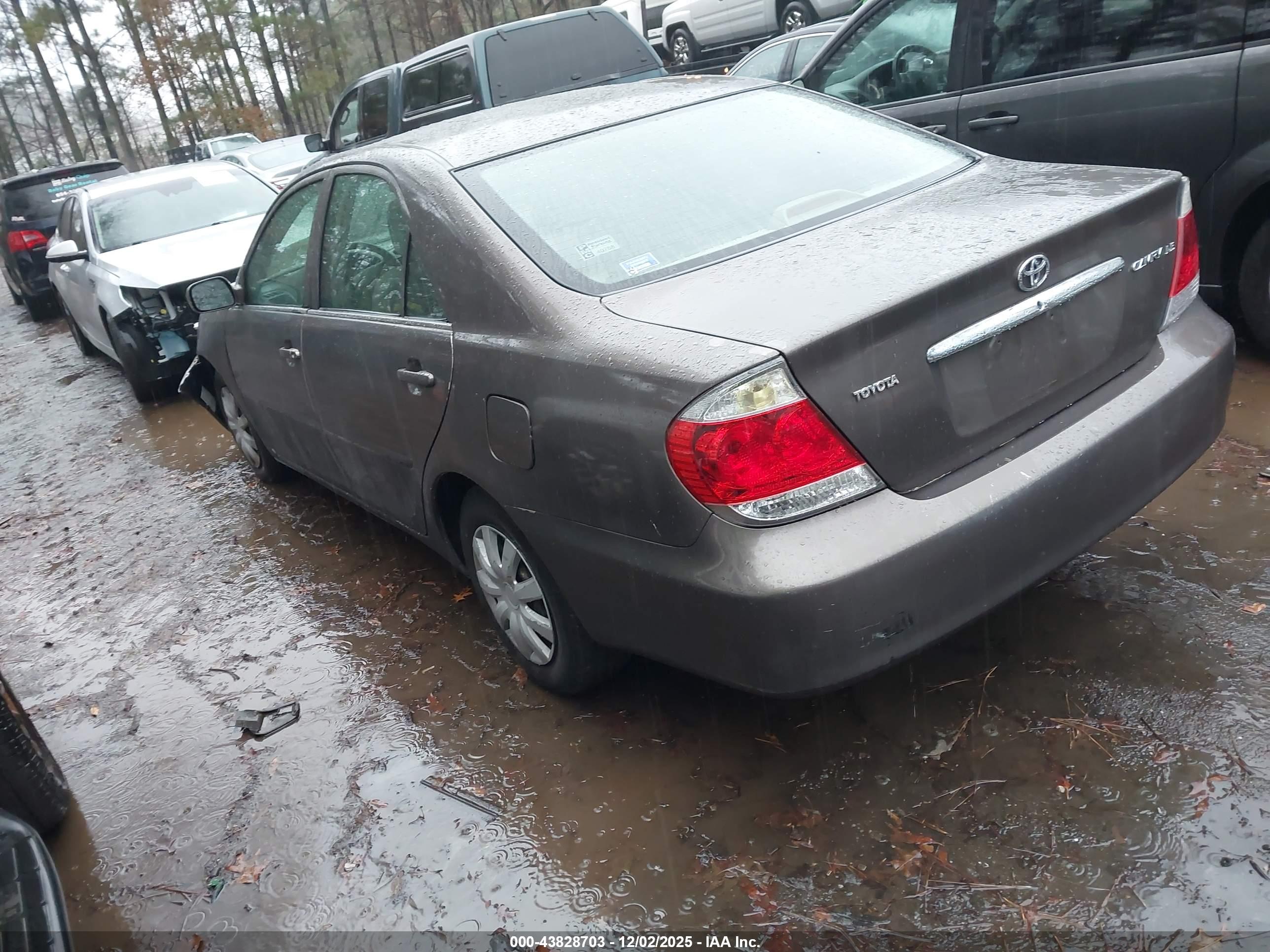 TOYOTA CAMRY image 3