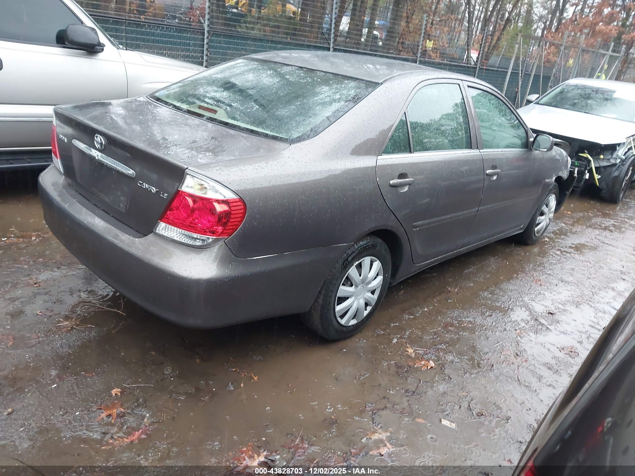 TOYOTA CAMRY image 4