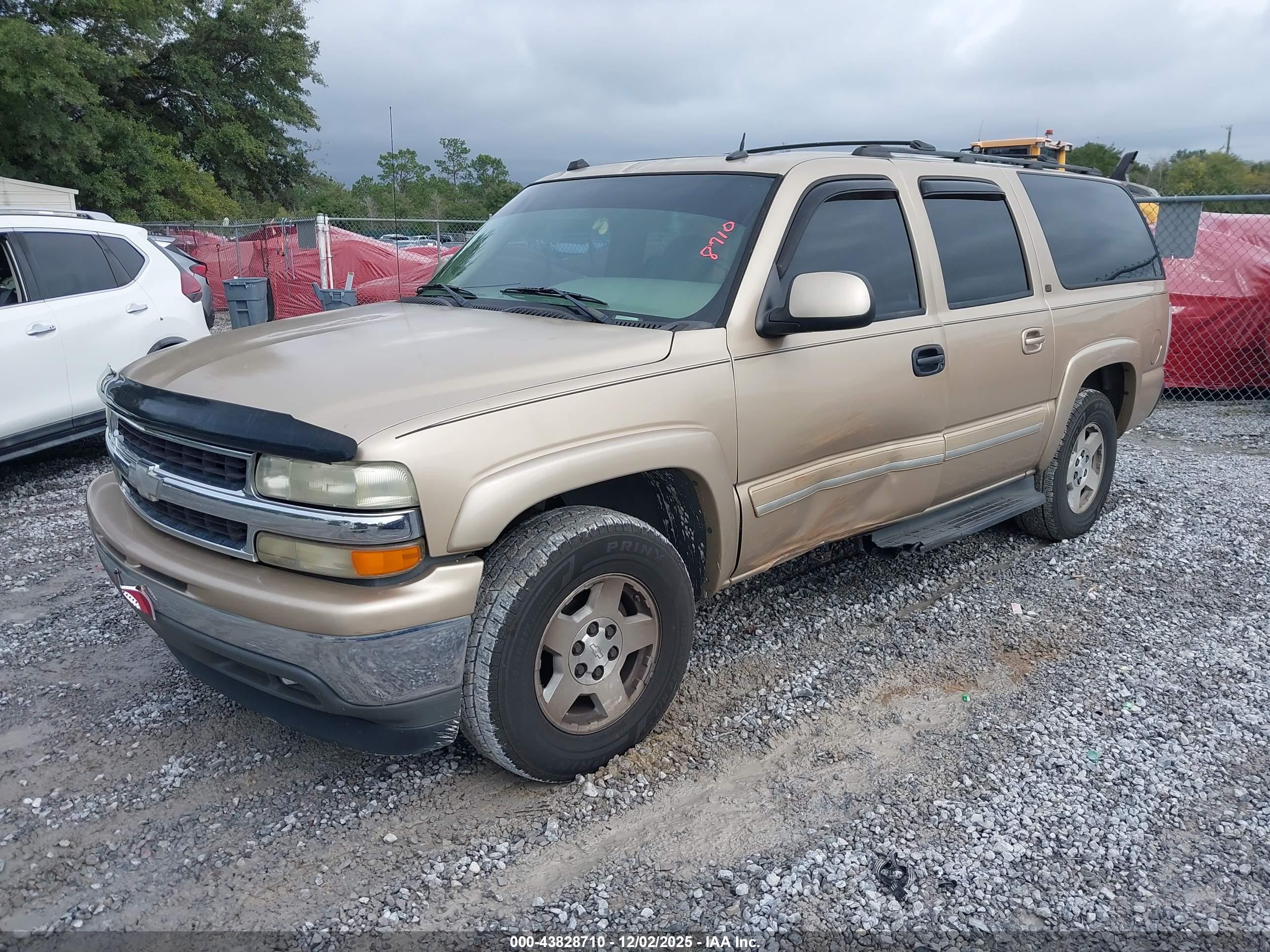 CHEVROLET SUBURBAN image 2