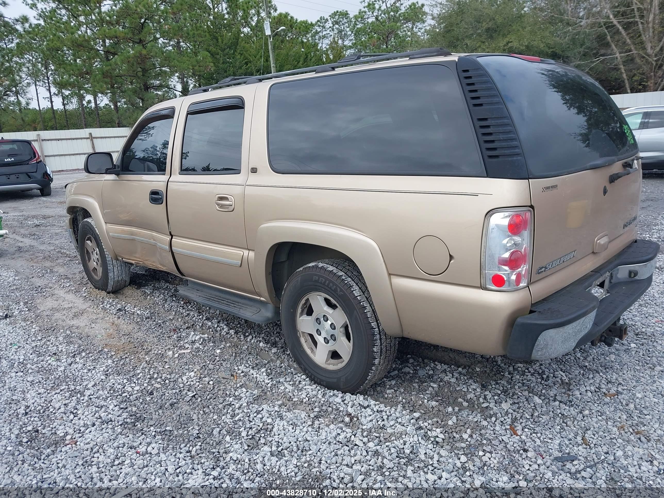 CHEVROLET SUBURBAN image 3