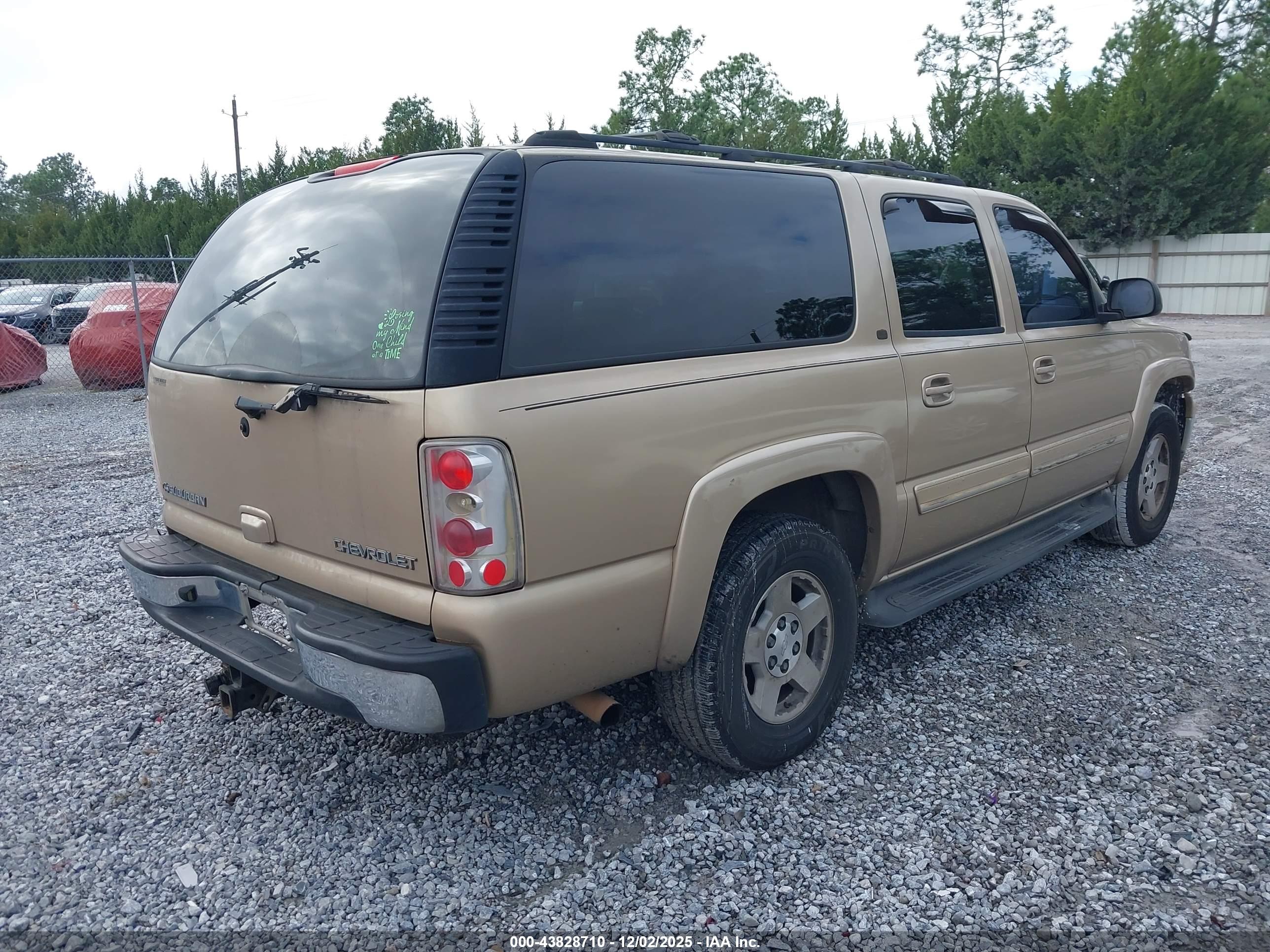 CHEVROLET SUBURBAN image 4