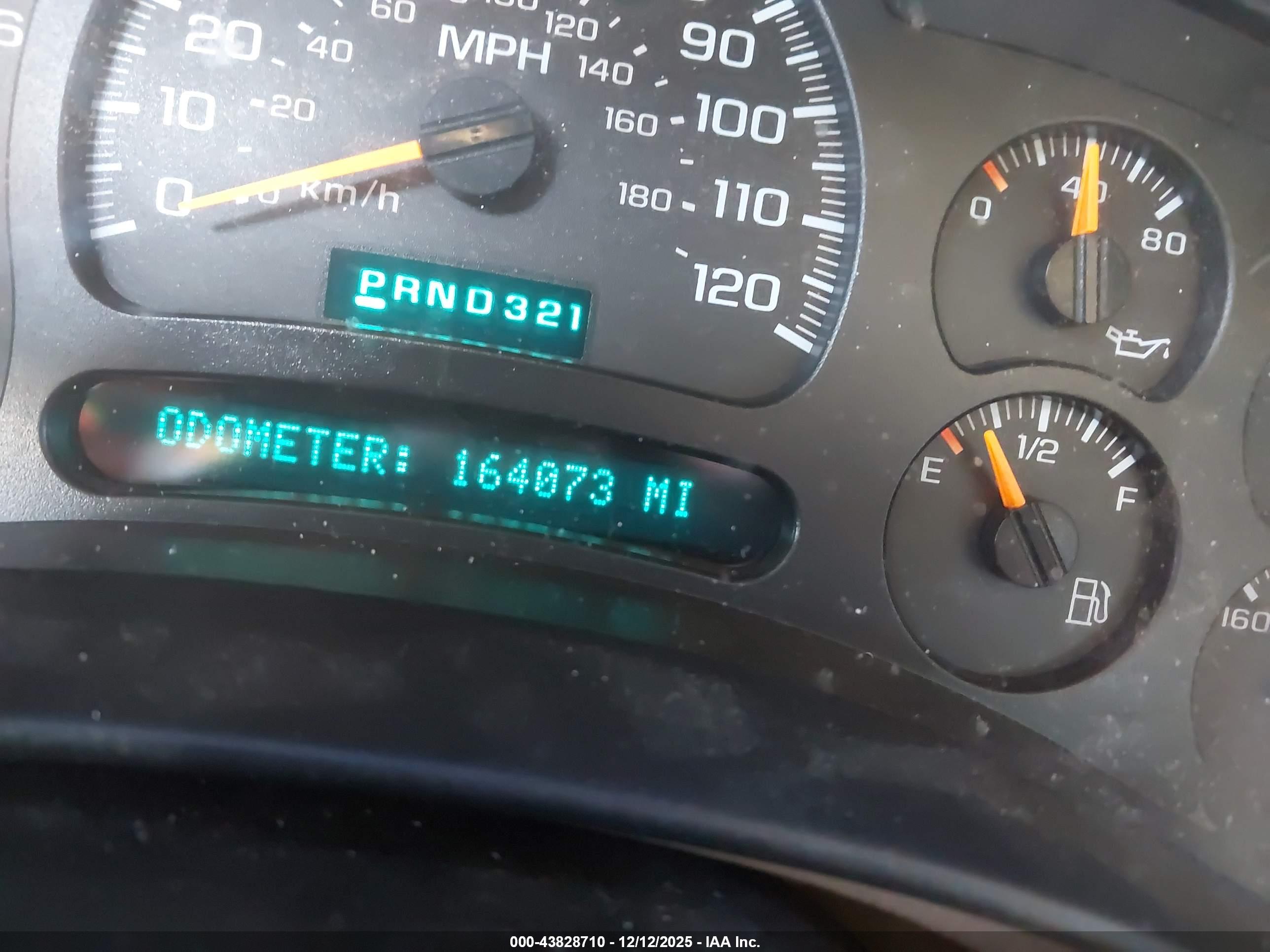 CHEVROLET SUBURBAN image 7