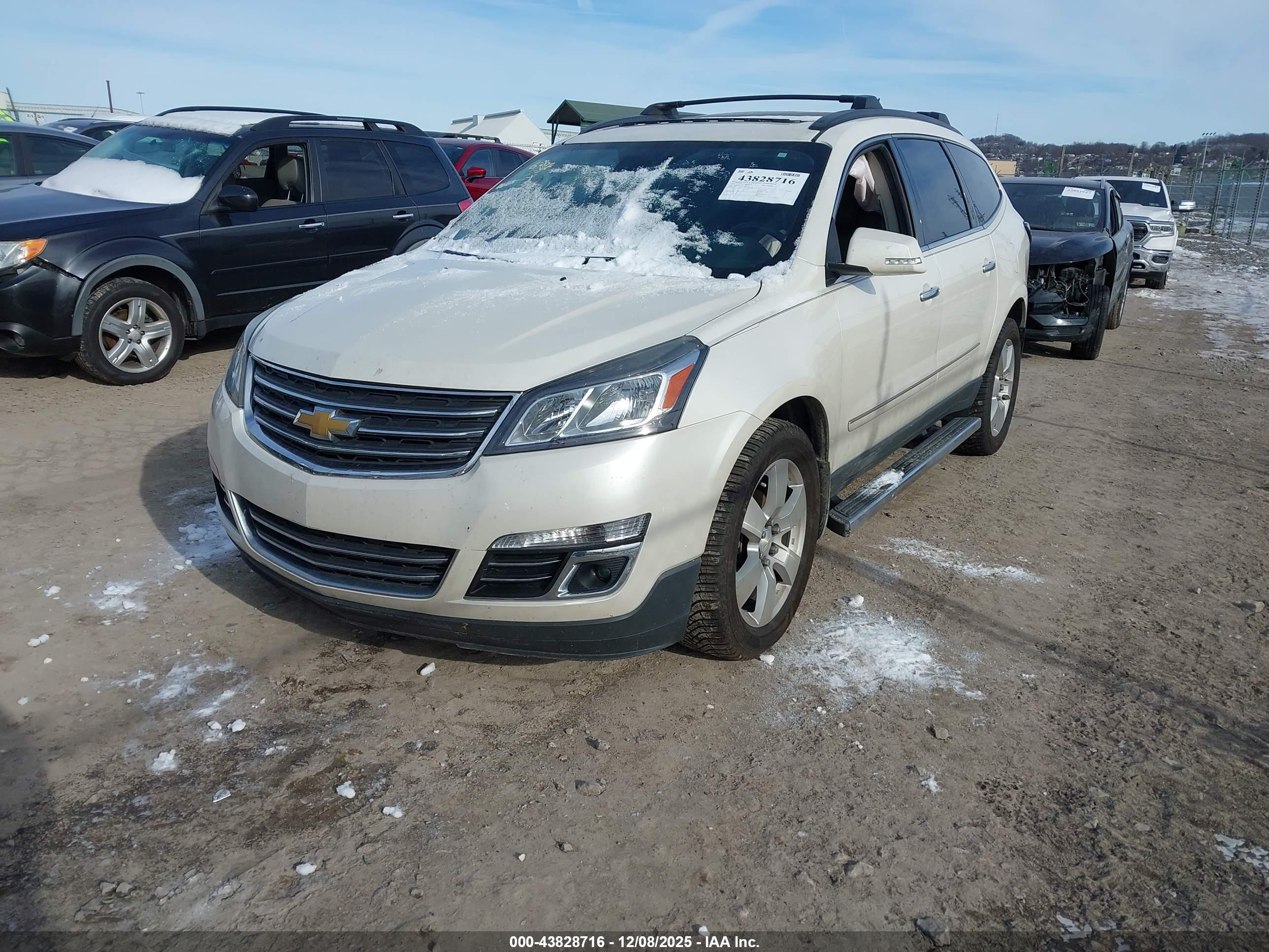 CHEVROLET TRAVERSE image 2