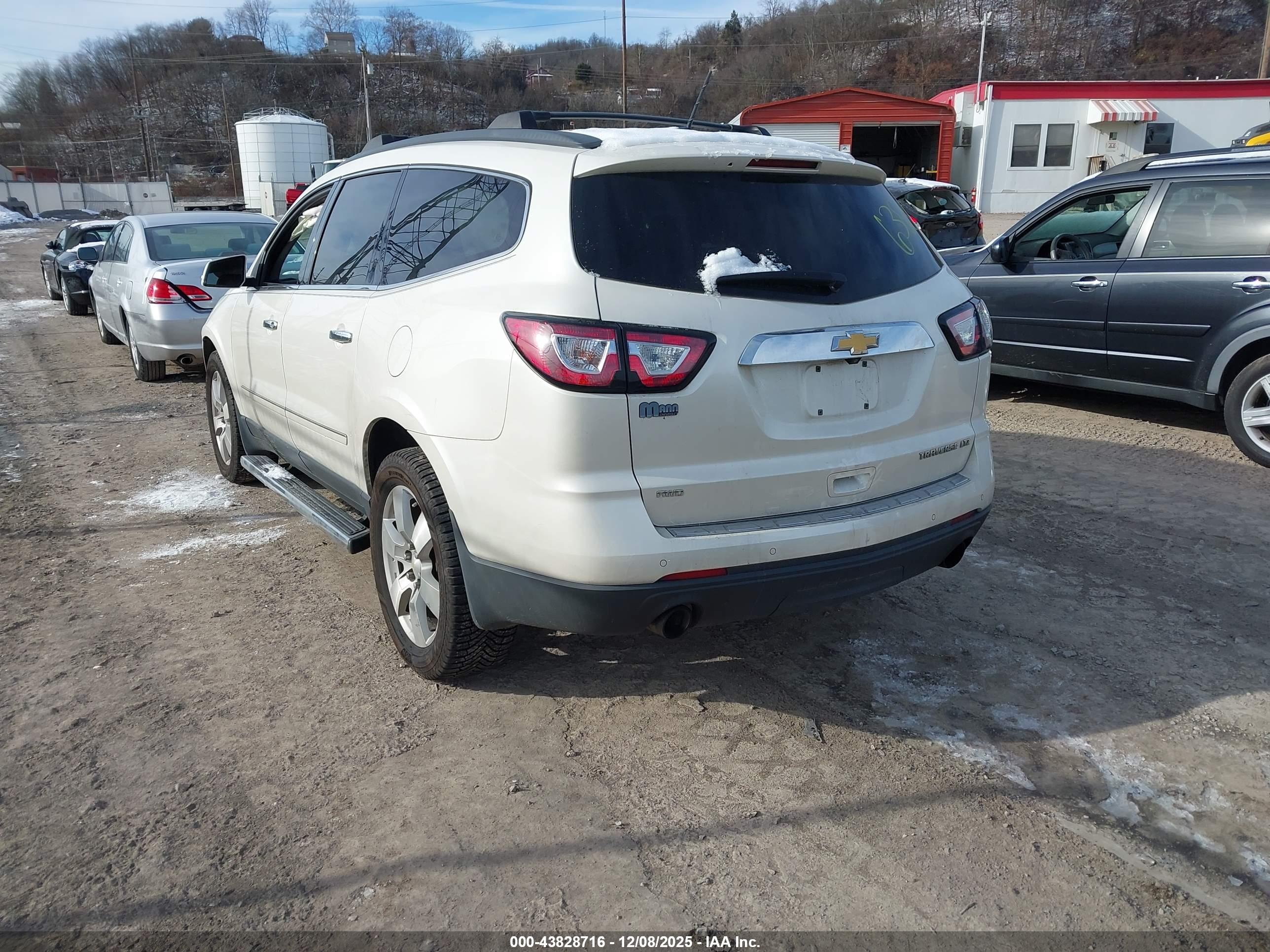 CHEVROLET TRAVERSE image 3
